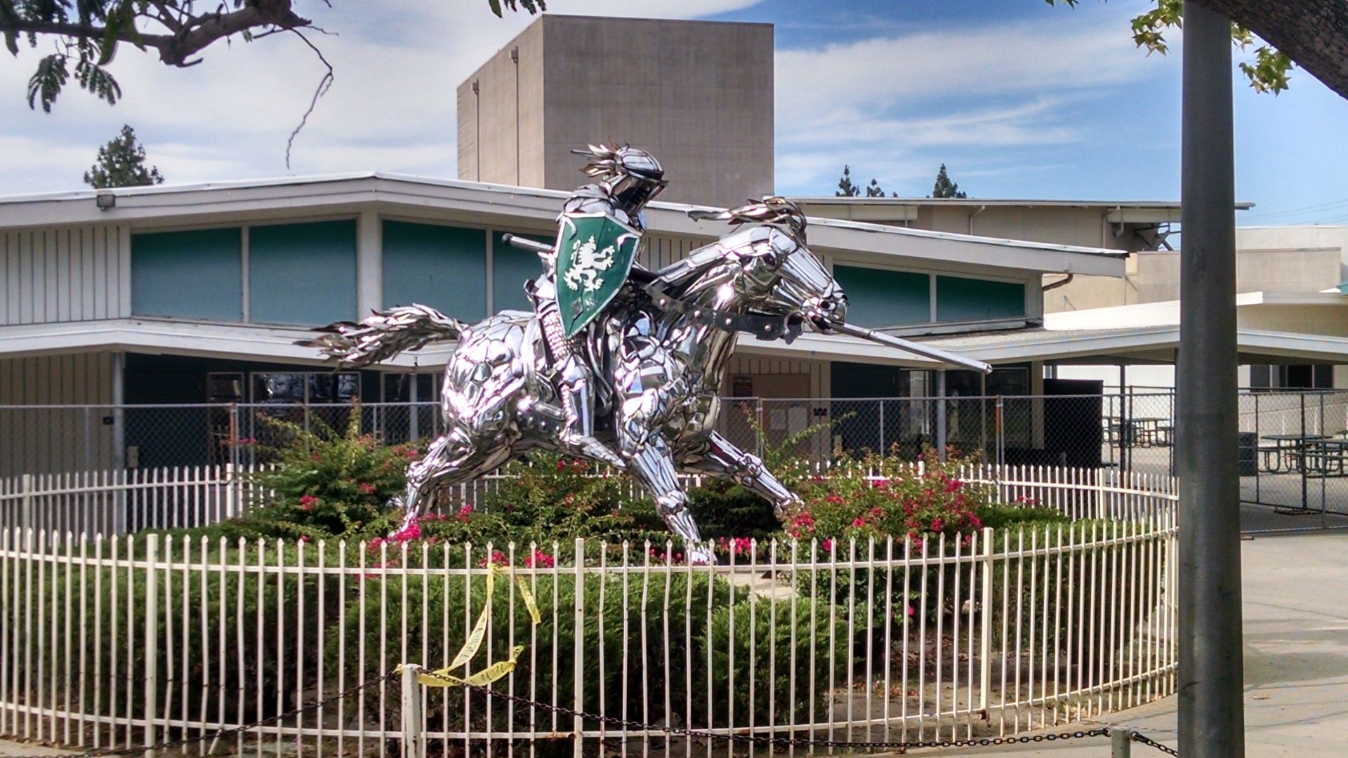 File:Lancer Statue.jpg