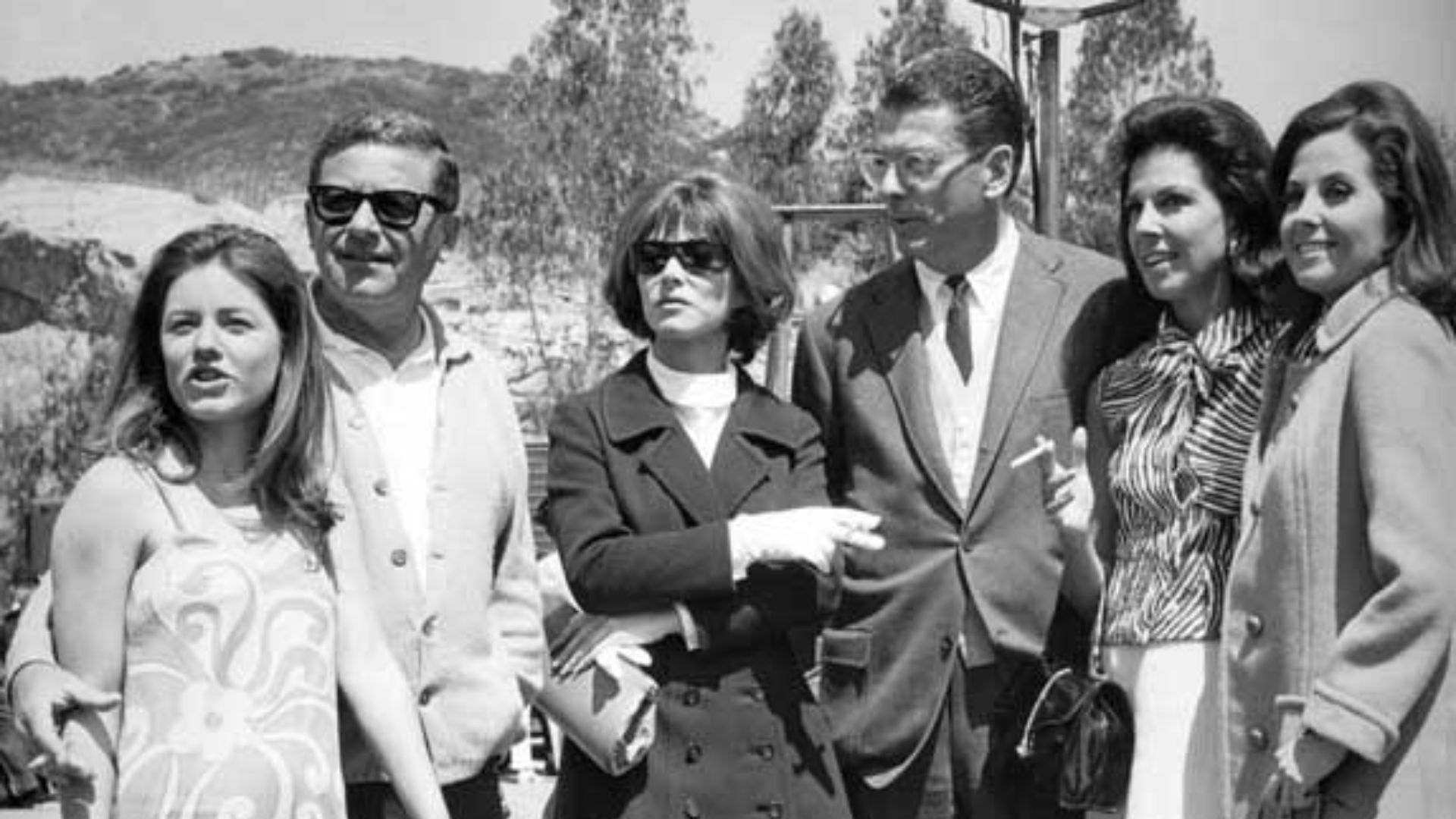 File:Valley of the Dolls (1967) still 1.jpg