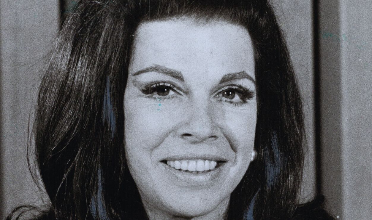 Gettyimages  - 502505455, Jacqueline Susann. Laughing on way to bank 