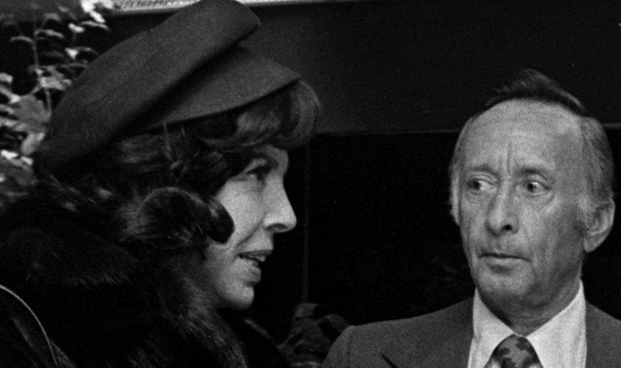 Gettyimages  - 1449156756, 