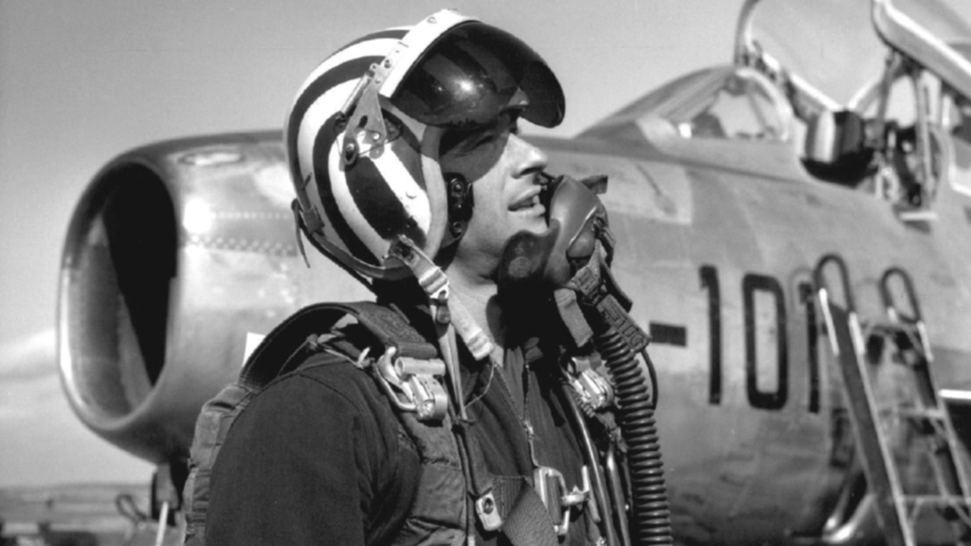 File:German pilot with F-84F in 1960.jpg