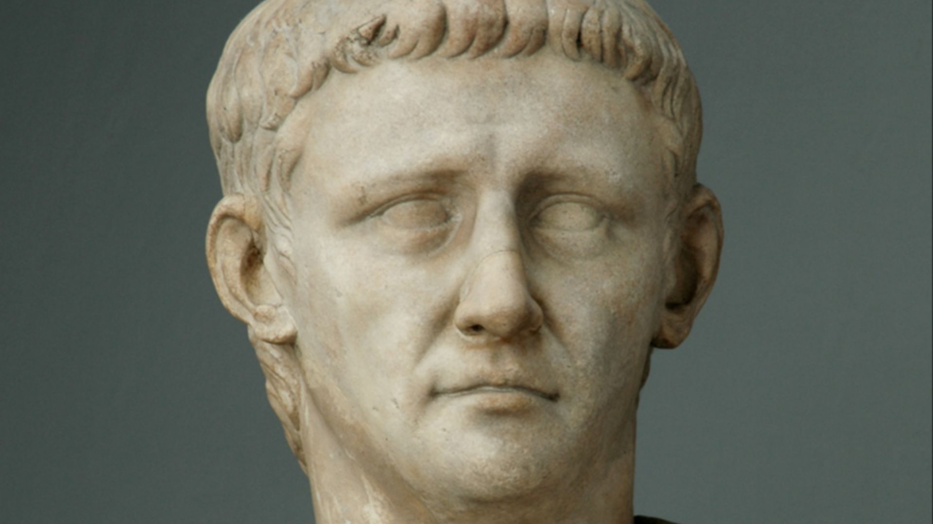 File:Togate statue of Claudius (head).png