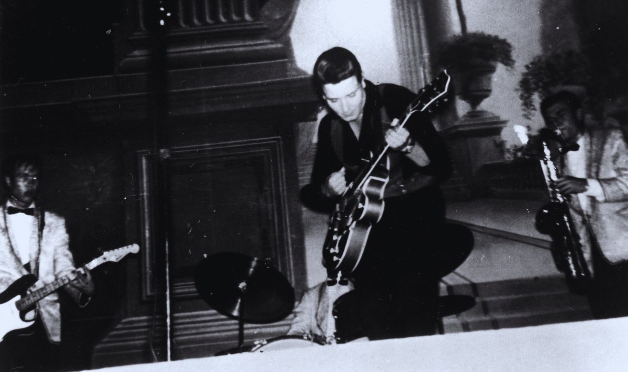 Gettyimages  - 74258588, Eddie Cochran Performing Musician Eddie Cochran performing onstage with his guitar and band circa 1958. 