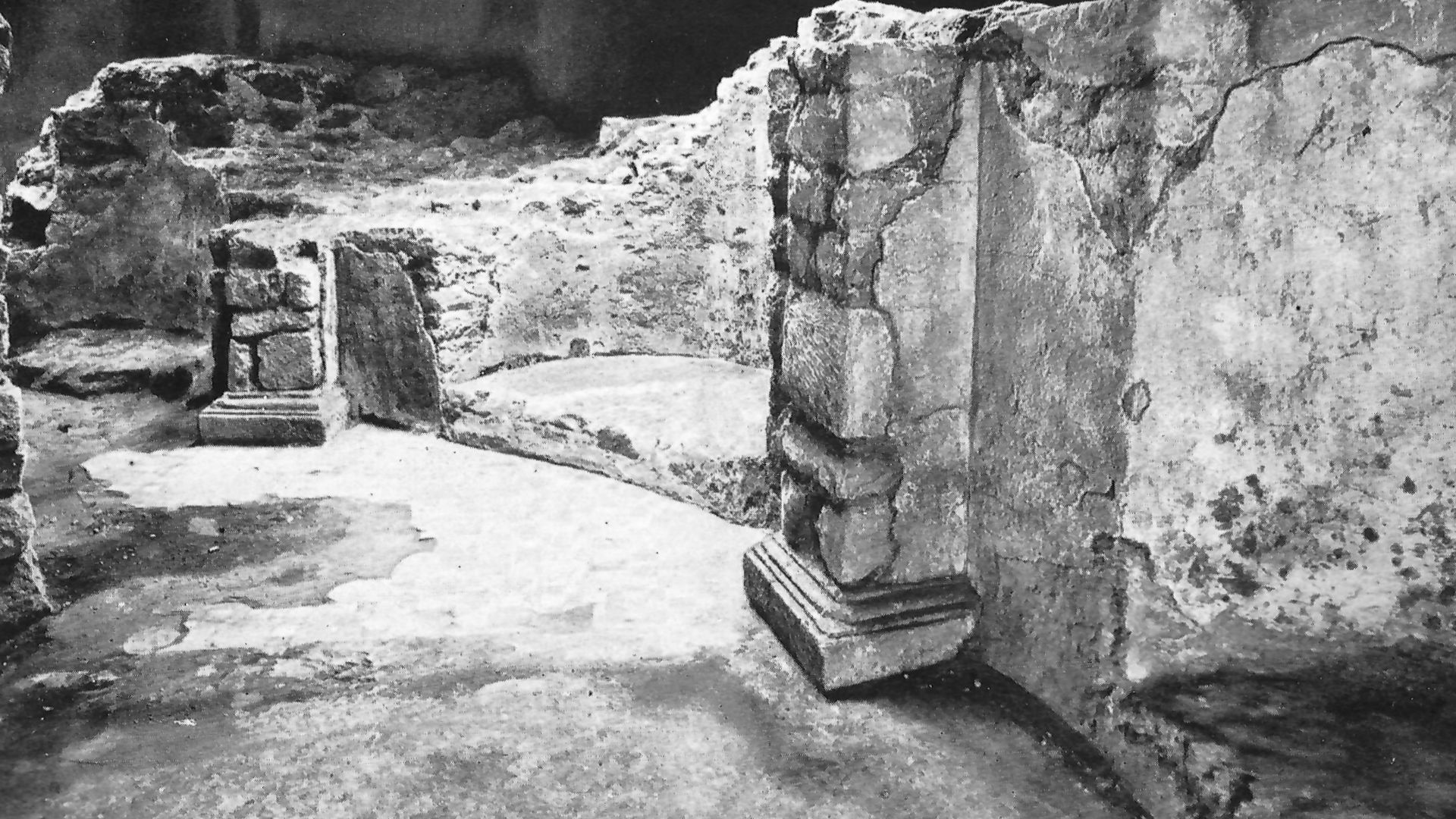 File:Magdeburg Reste des ottonischen Domes zu Magdeburg (10 Jahrhundert).jpg