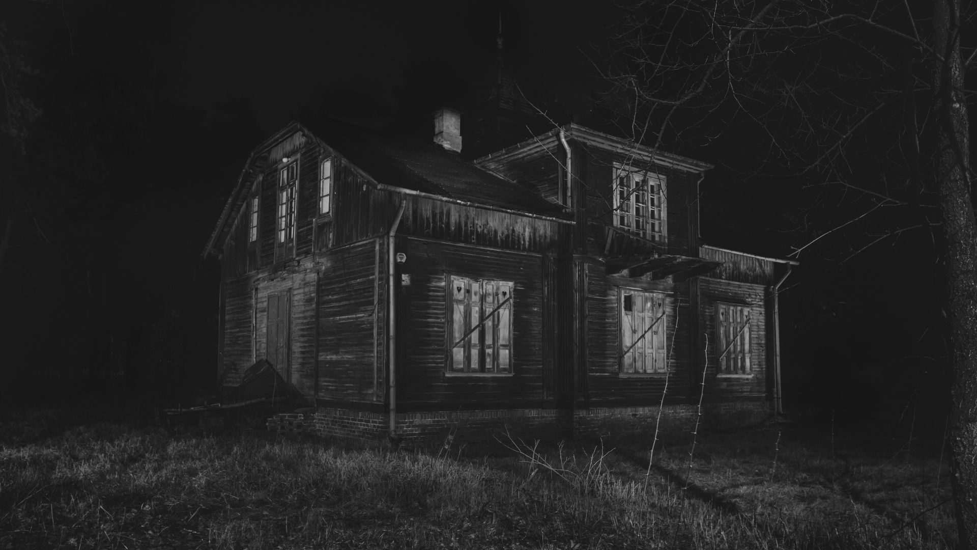 a black and white photo of a creepy house