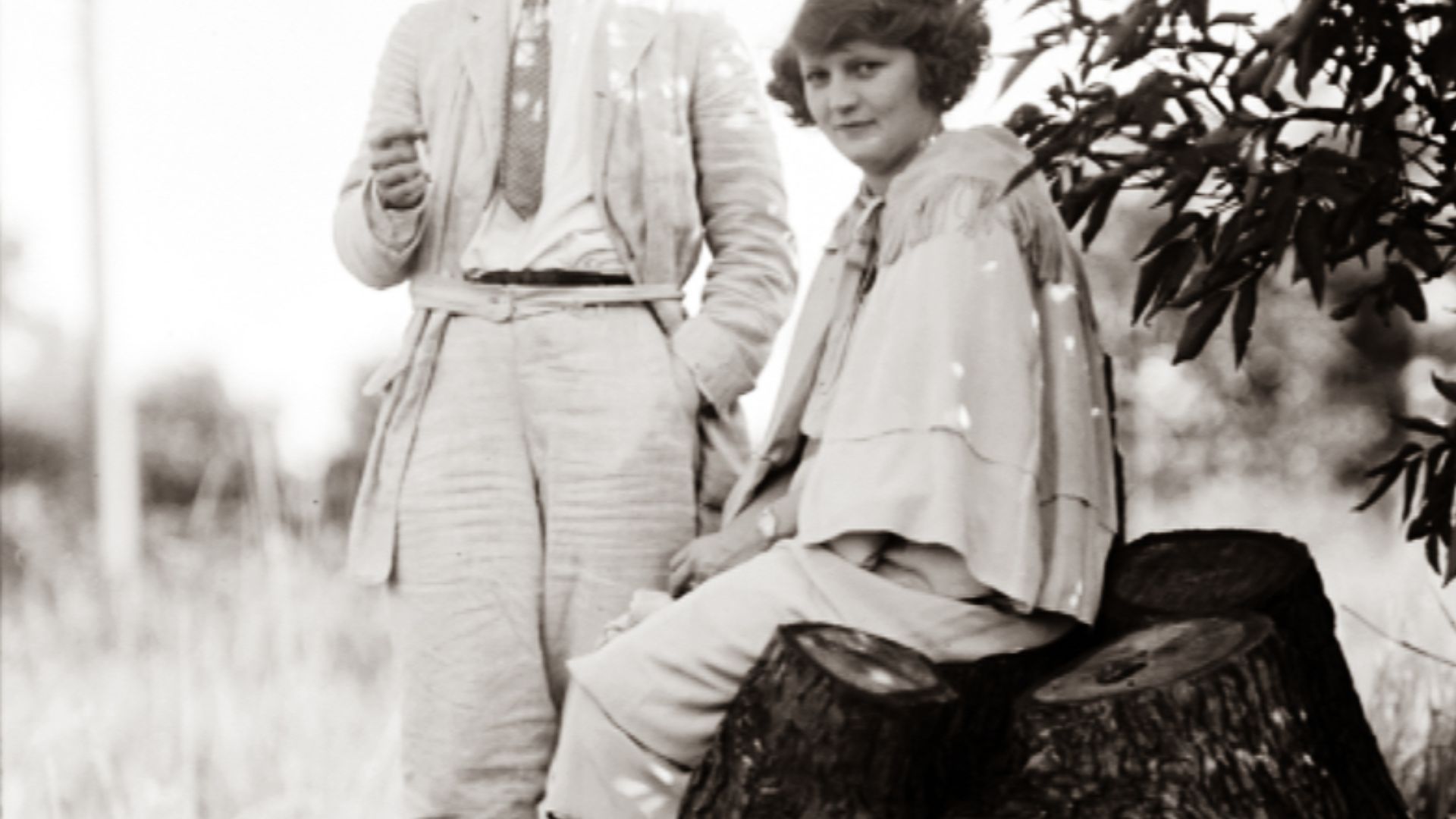 File:F Scott Fitzerald and wife Zelda at Dellwood.jpg