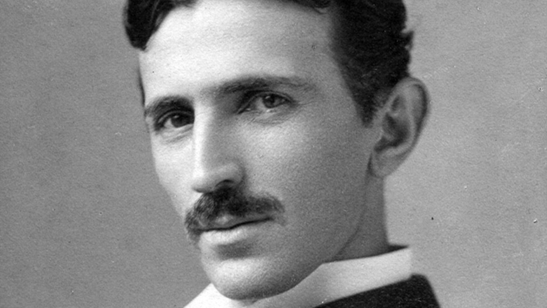 File:Tesla aged 36 (crop).jpeg