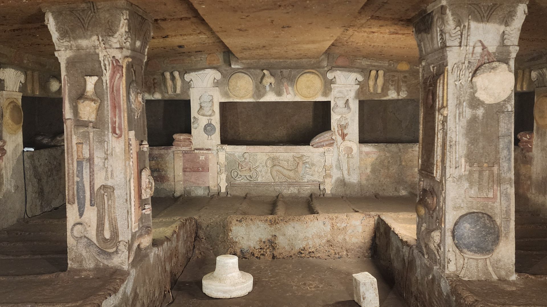 File:20251007 reliefs.jpg