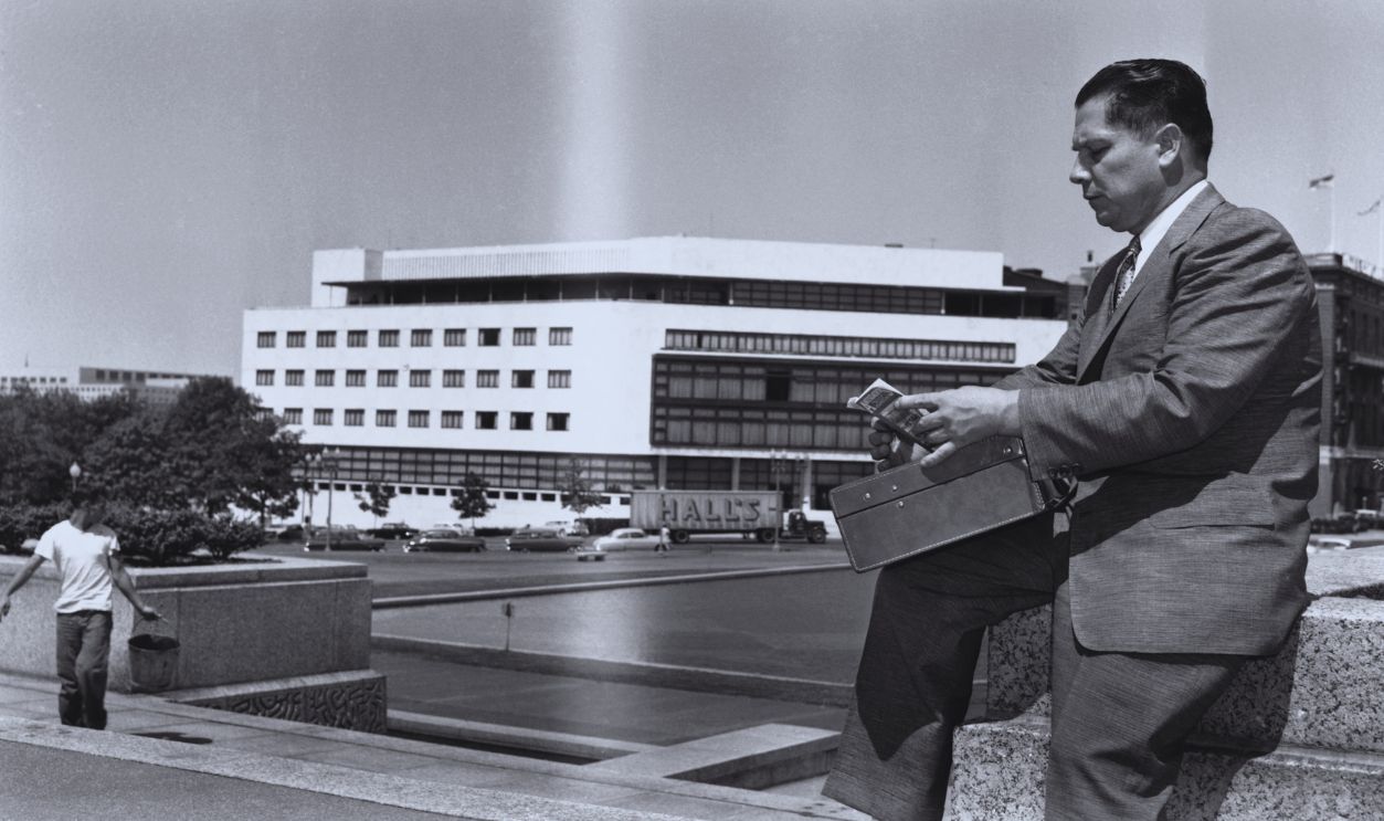 Gettyimages - 514975512, James Hoffa Reading Outside Senate Building