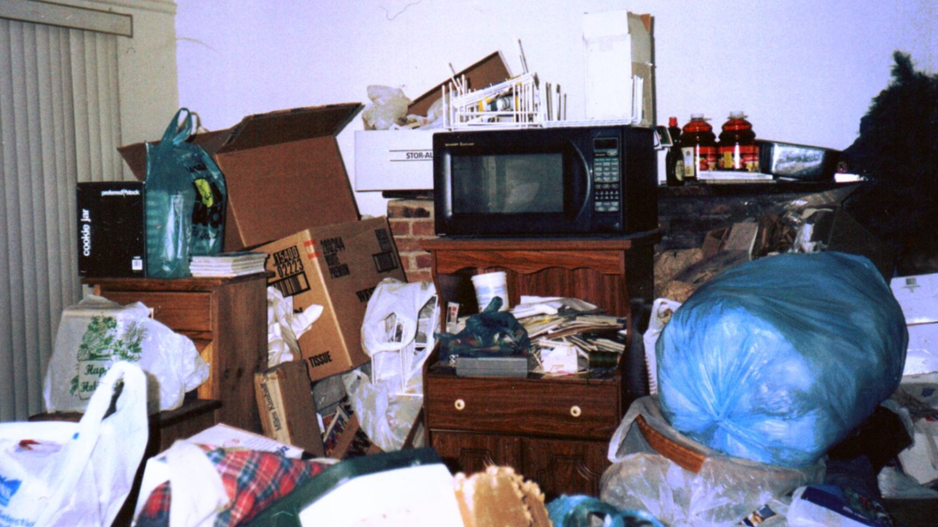 File:Hoarding living room.jpg