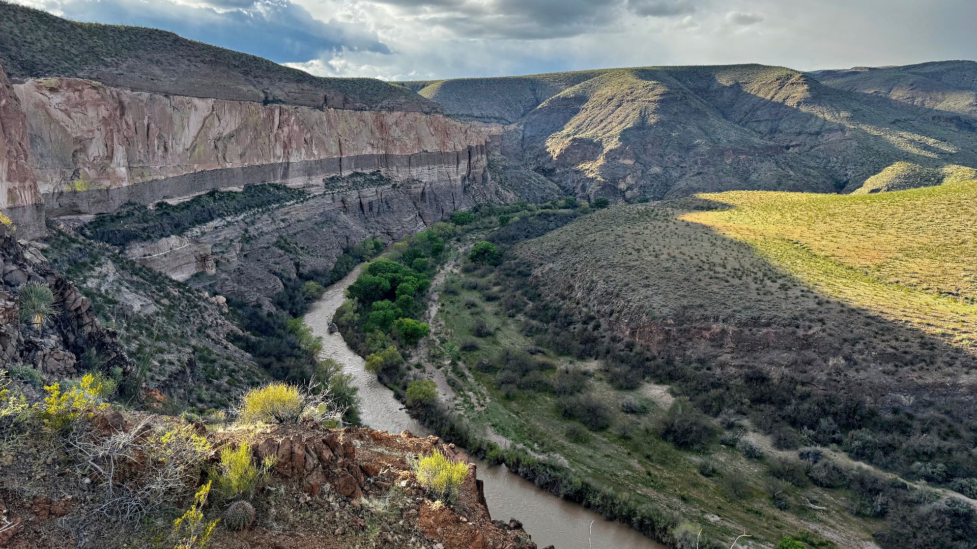 File:Gila River - Flickr - benmacaskill.jpg