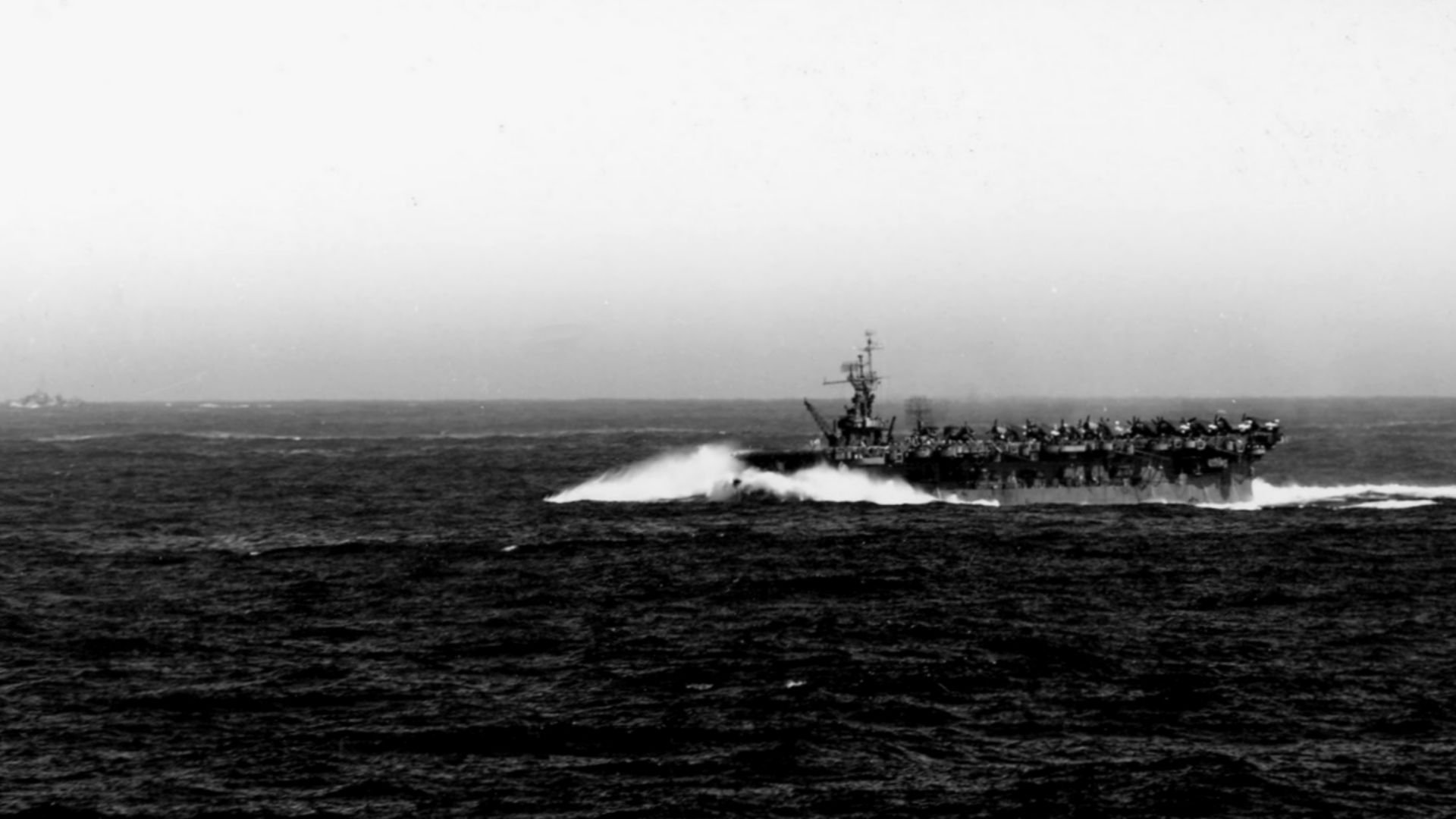 File:USS Langley (CVL-27) in heavy seas 1944.jpeg