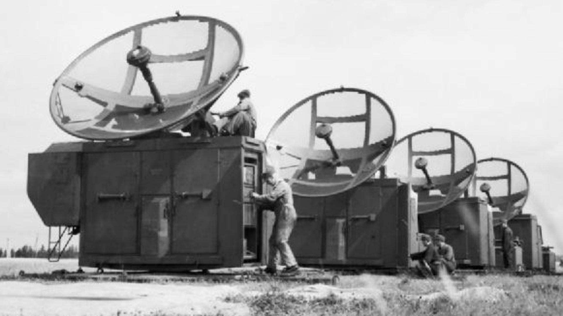 File:FuMG 64 Mannheim 41 T radars at Grove DK 1945.jpg
