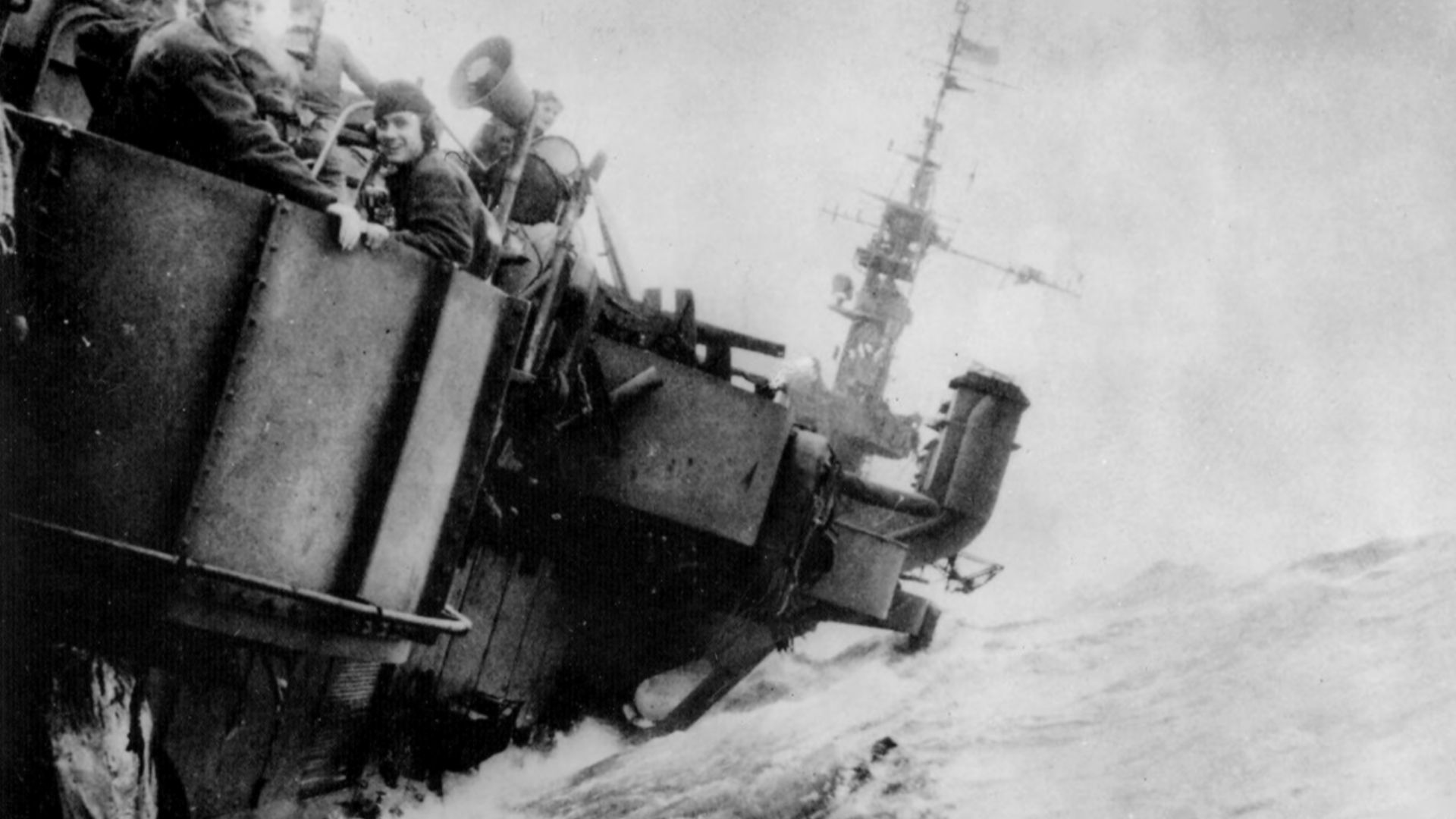 File:USS Langley (CVL-27) in typhoon June 1945.jpeg