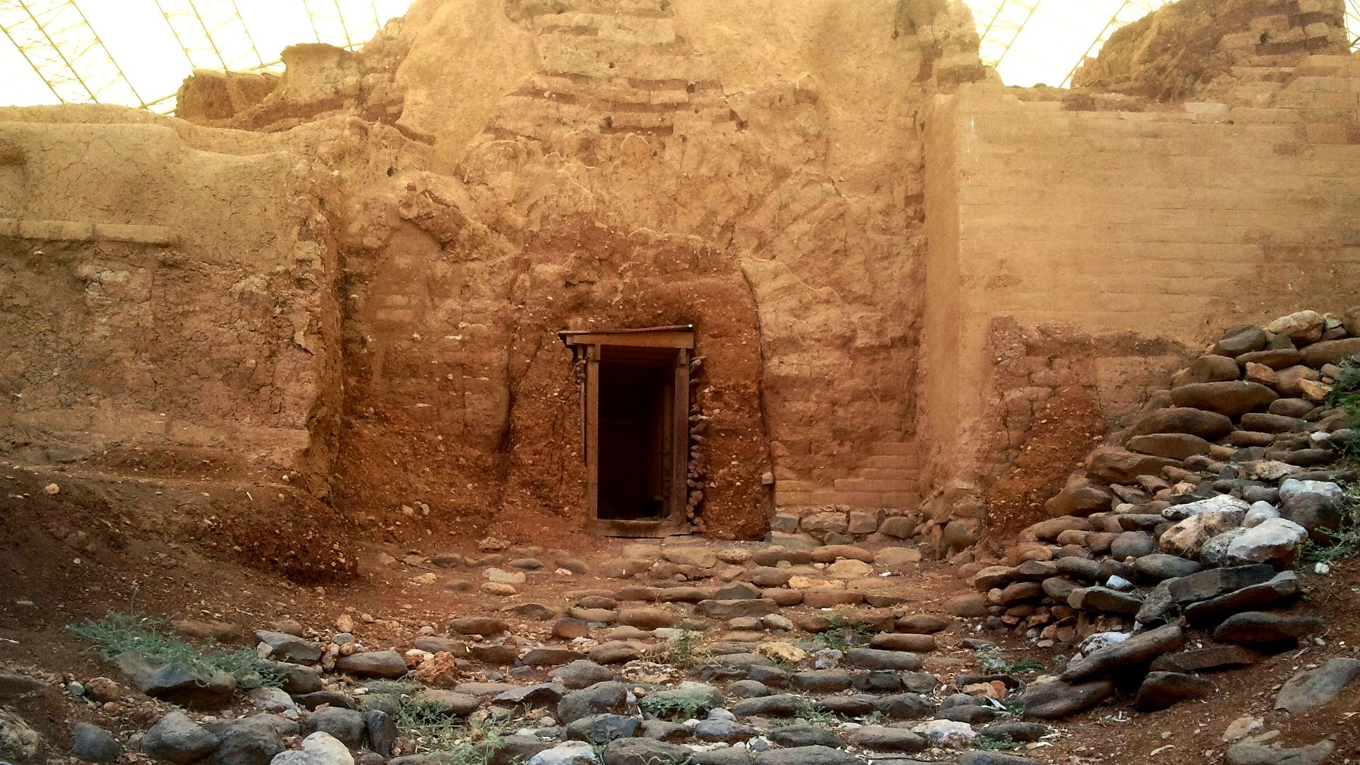 File:Tel Dan Canaanite Gate 1.jpg