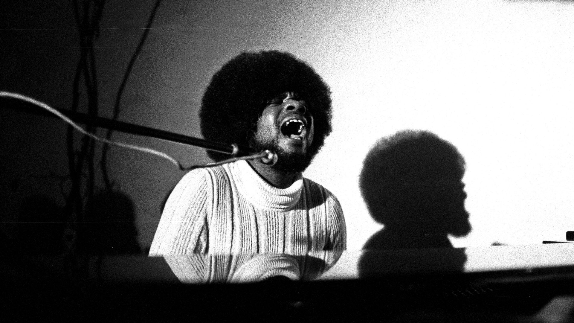 File:Billy Preston perforning in 1971.jpg