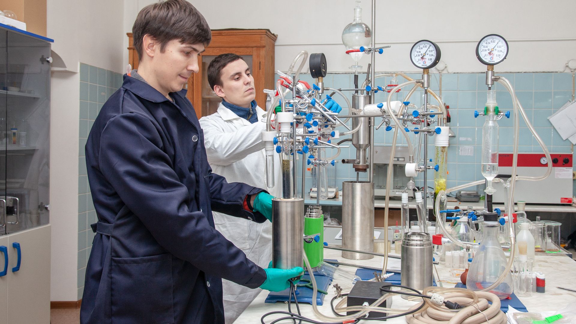 File:Lab for Ecological Radiology of the Institute of Geodinamics and Geology.jpg