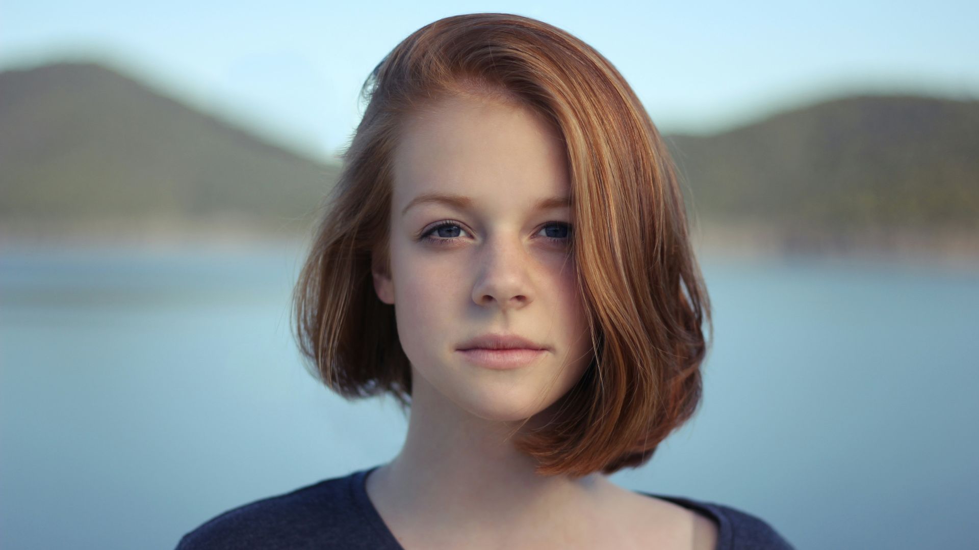 shallow focus photography of woman outdoor during day