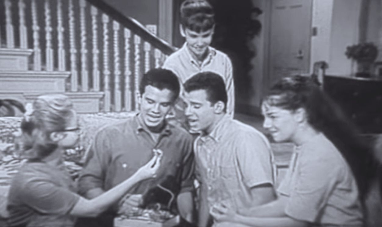  Screenshot from The New Loretta Young Show (1962–1963)