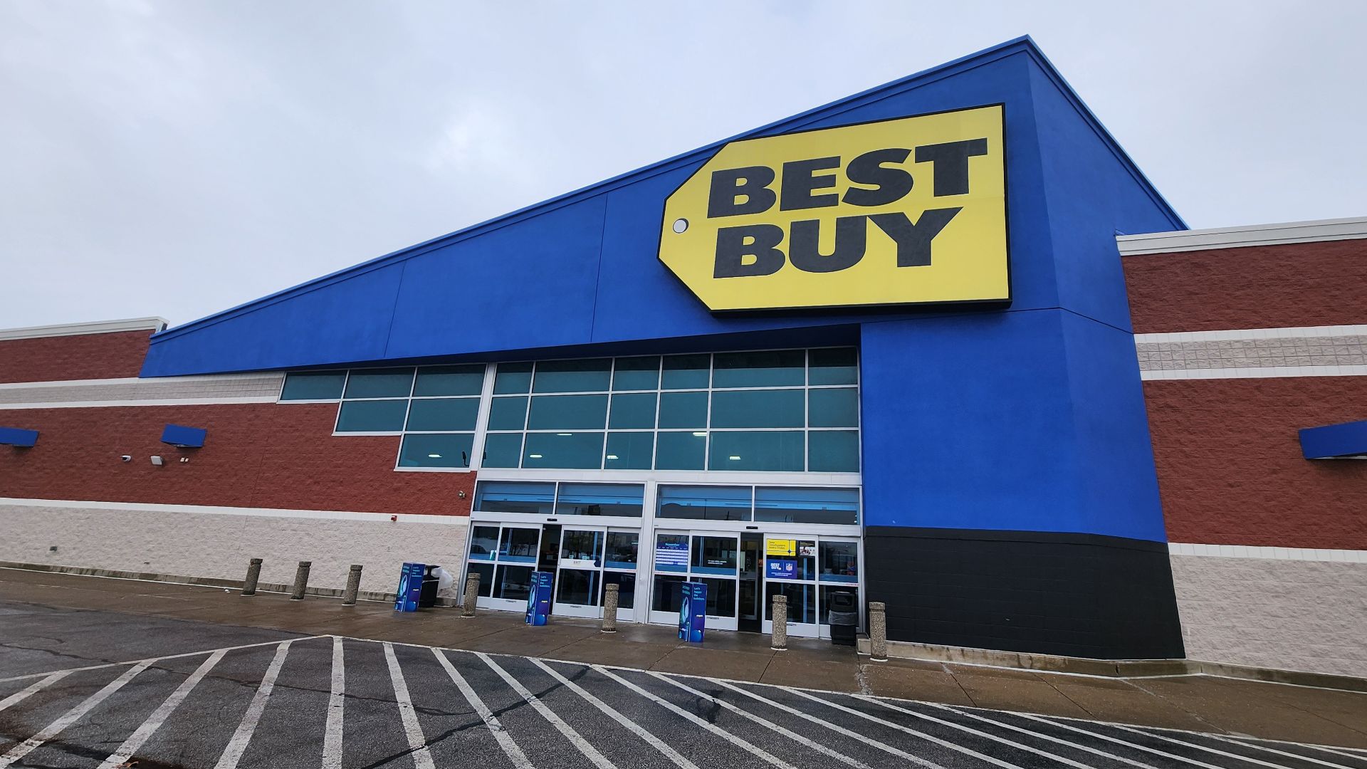 File:Best Buy, Erie PA (54956329940).jpg