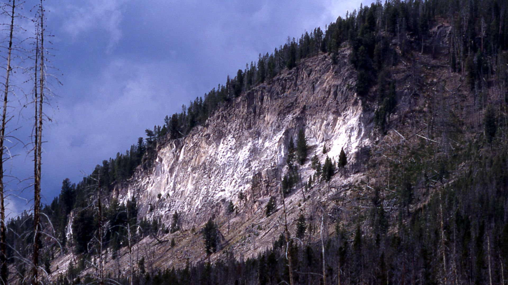 File:Tuff cliff yellowstone national park.jpg
