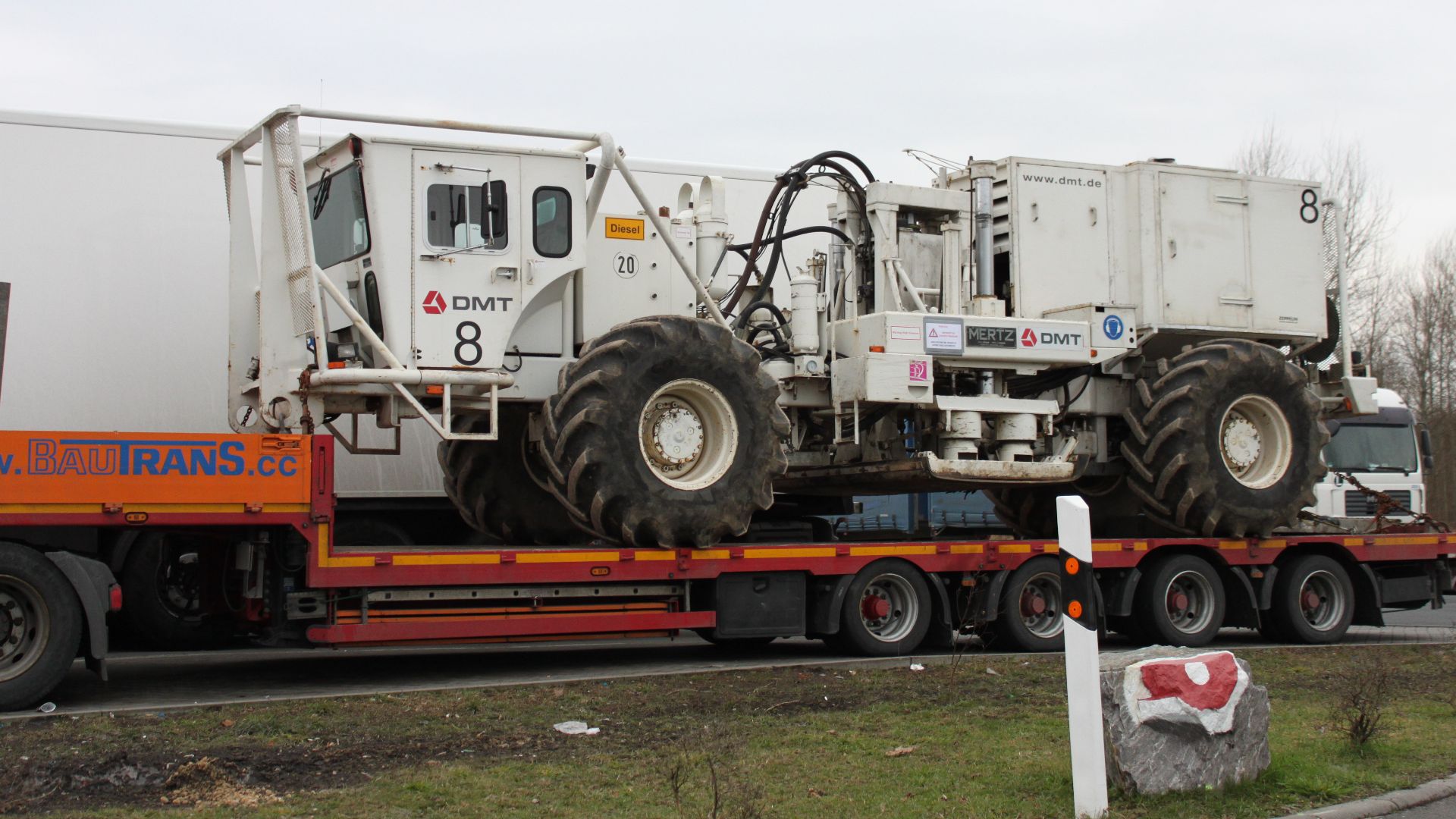 File:MERTZ Vibroseis Vehicle left front.JPG