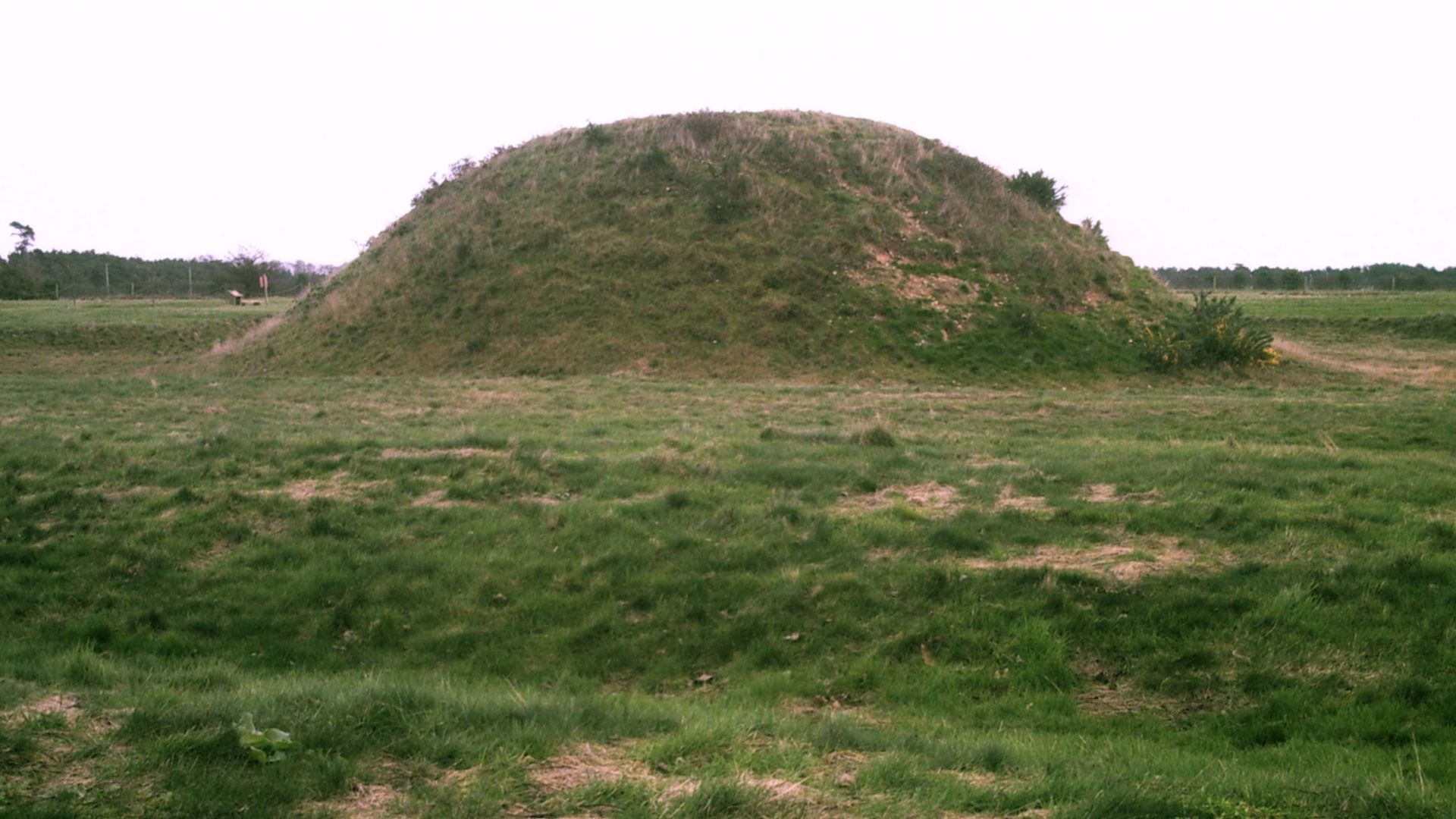 File:Sutton Hoo Mound 2 reconstruction.jpg