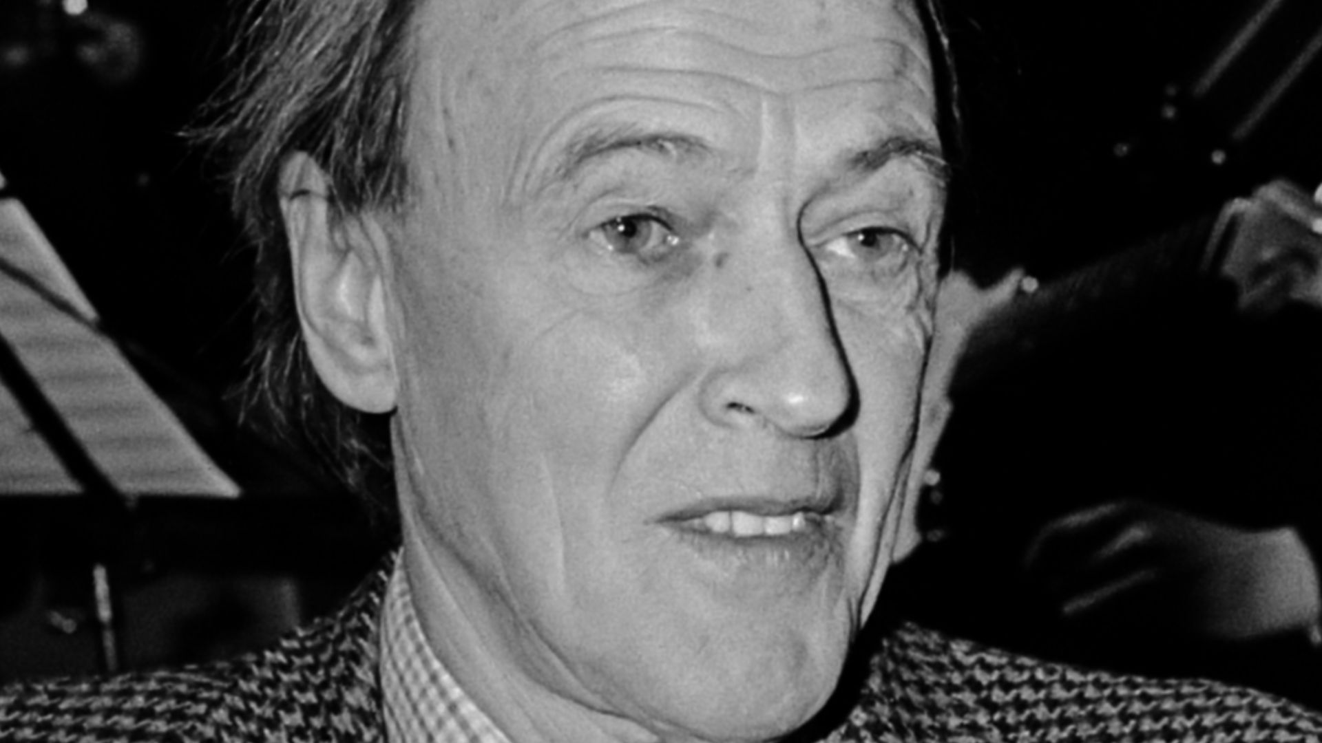 File:Roald Dahl (1982).jpg