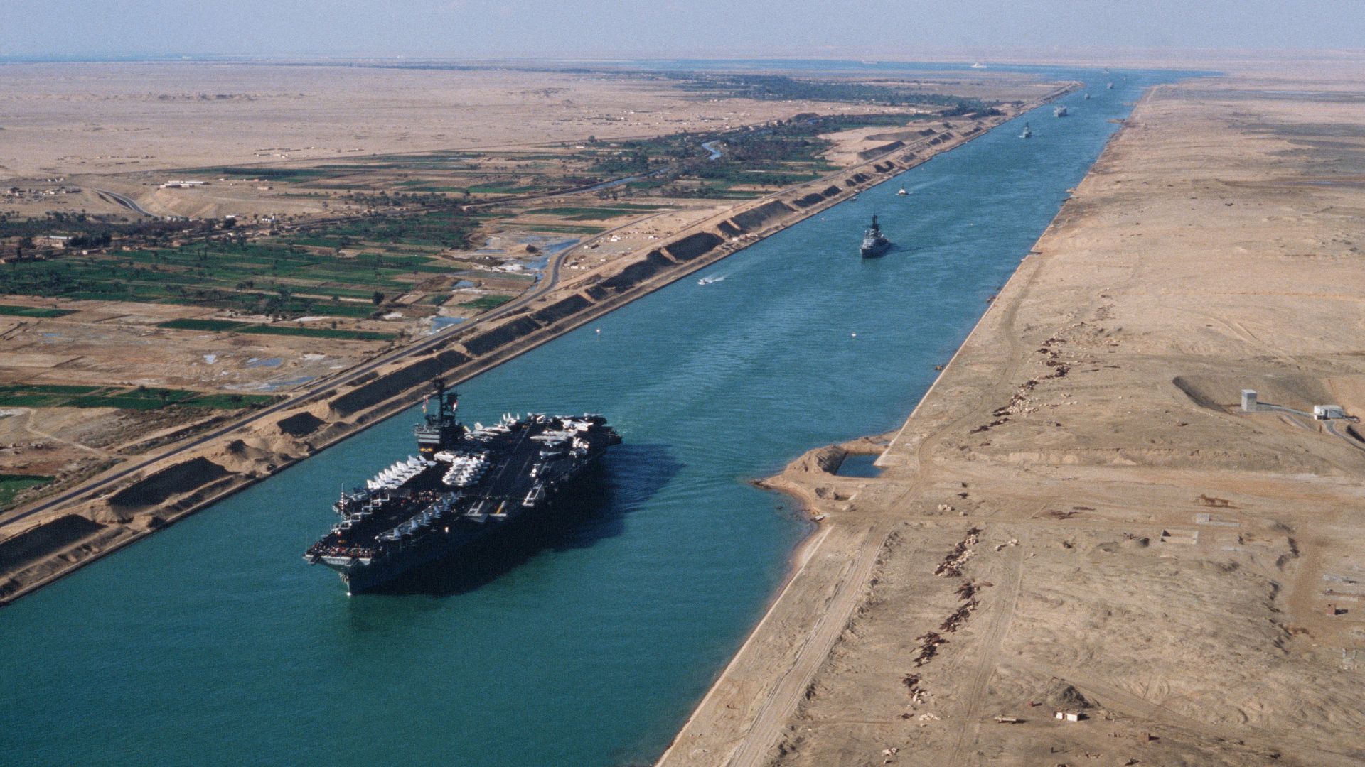File:USS America (CV-66) in the Suez canal 1981.jpg