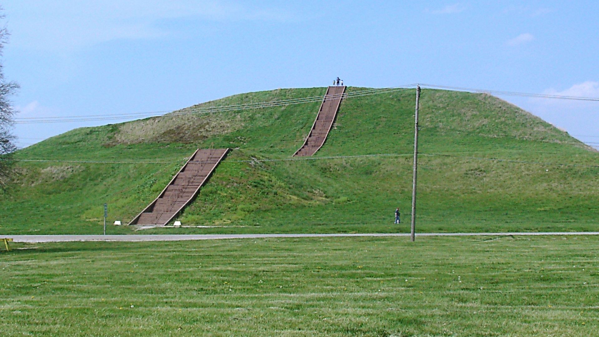 File:Monks Mound in July.JPG