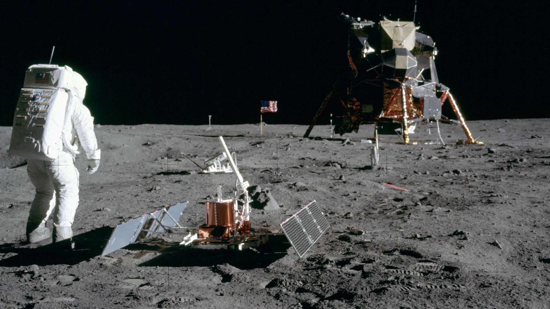 File:Aldrin Looks Back at Tranquility Base - GPN-2000-001102.jpg