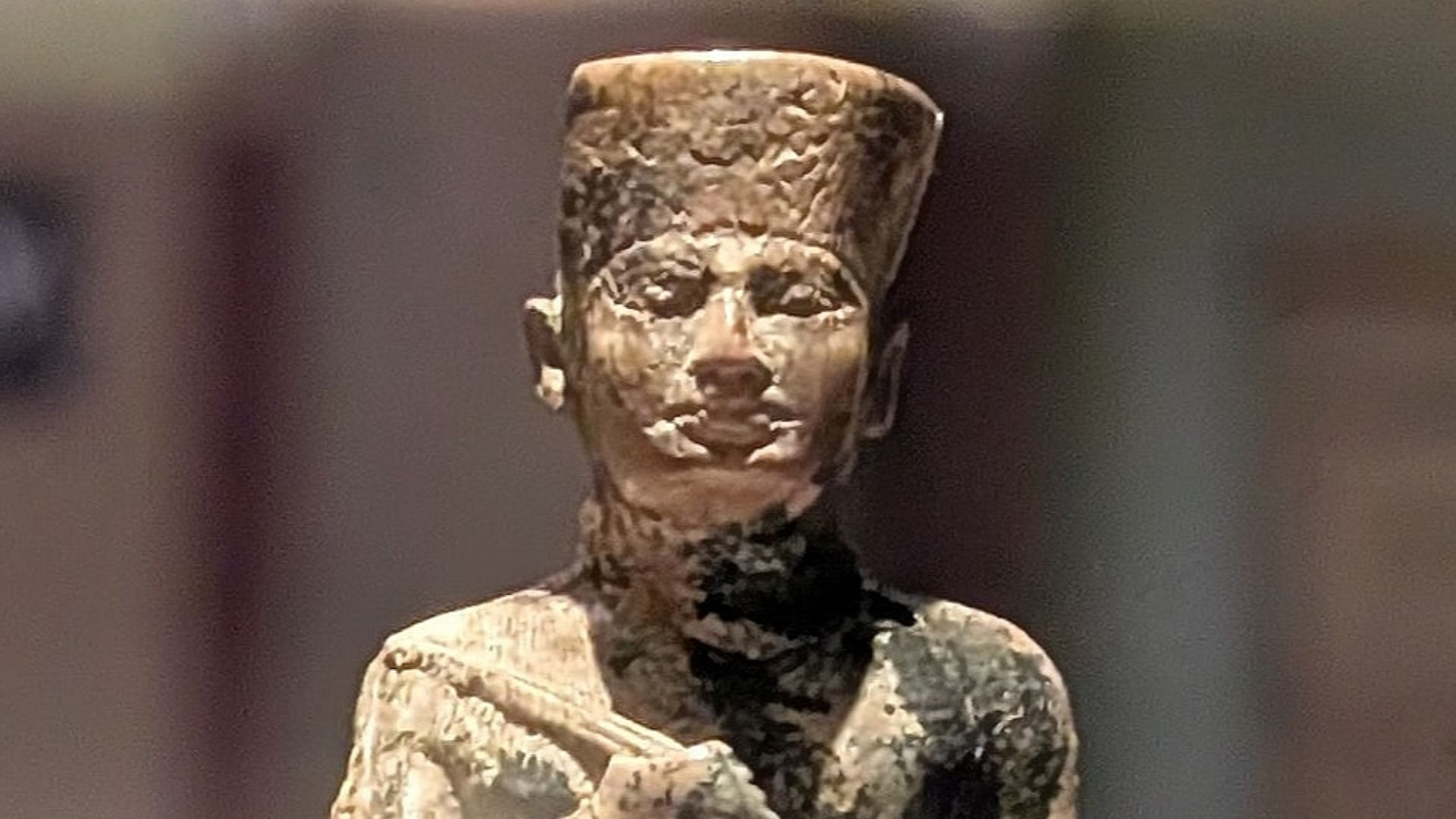 File:Statue of Khufu in the Cairo Egyptian Museum.jpg