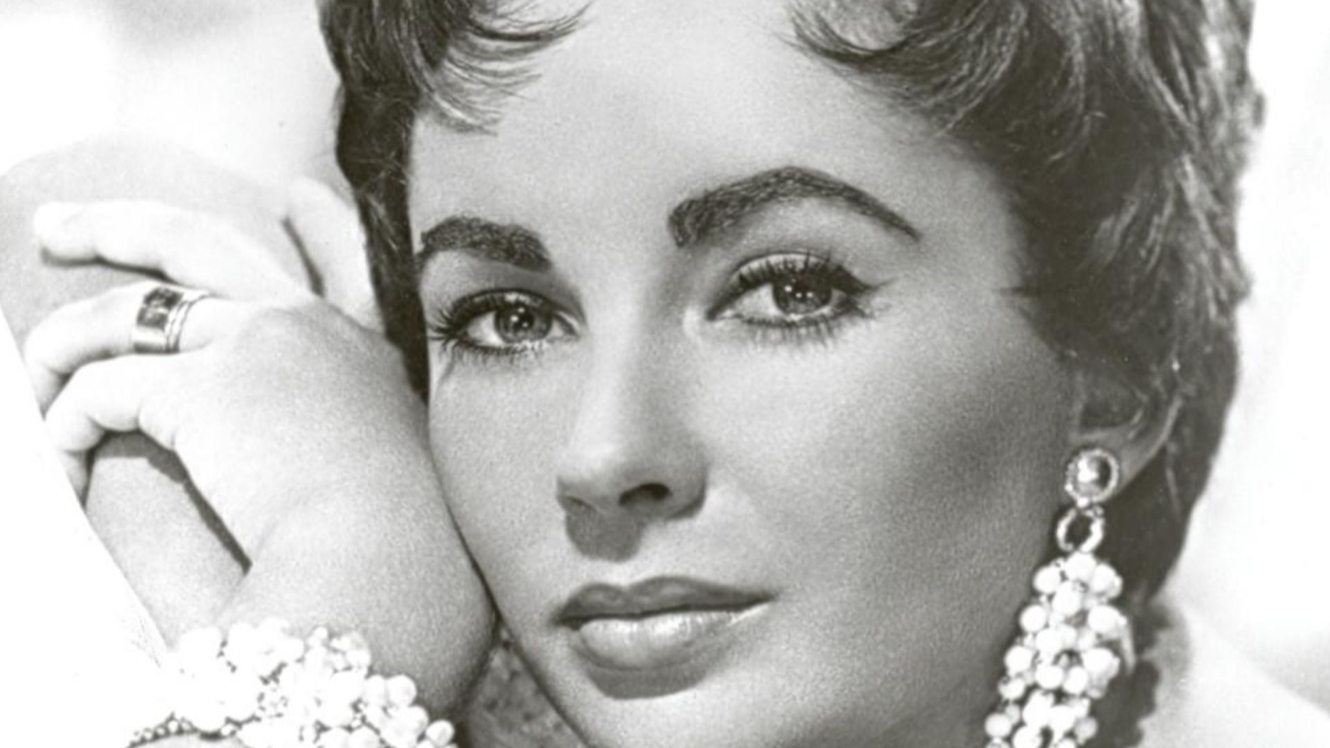 File:Elizabeth Taylor 1953.JPG