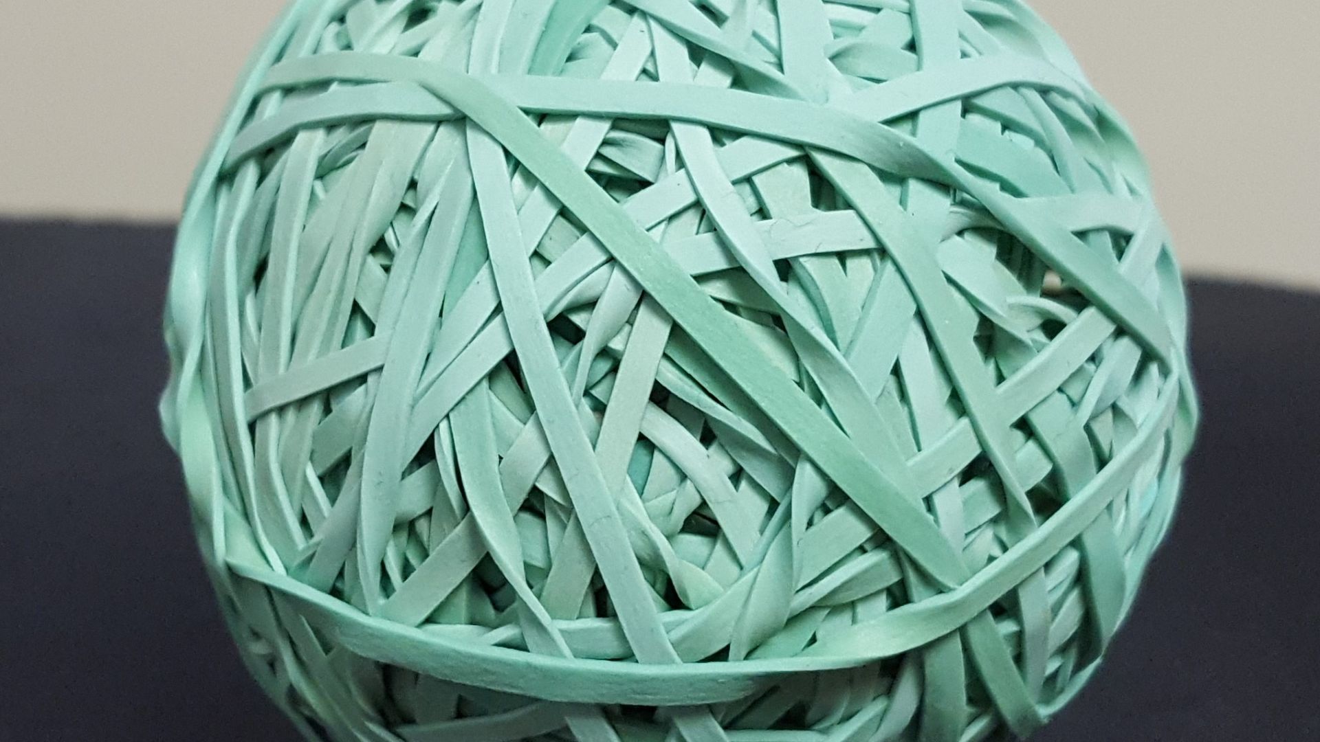 File:Green Rubber Band Ball.jpg