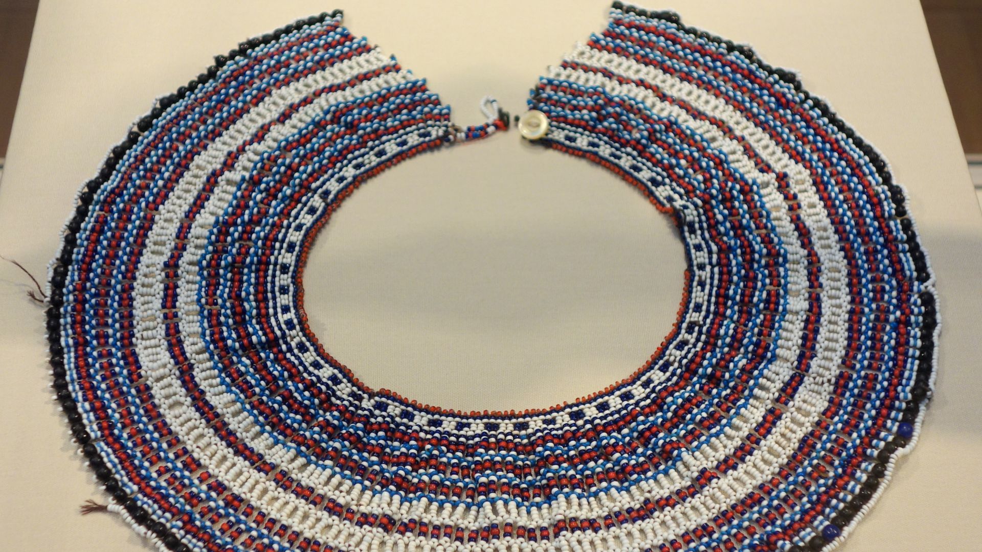File:Beaded collar (icangci), South Africa, Xhosa people, early to mid 20th century, glass beads, string, button - Chazen Museum of Art - DSC01792.JPG