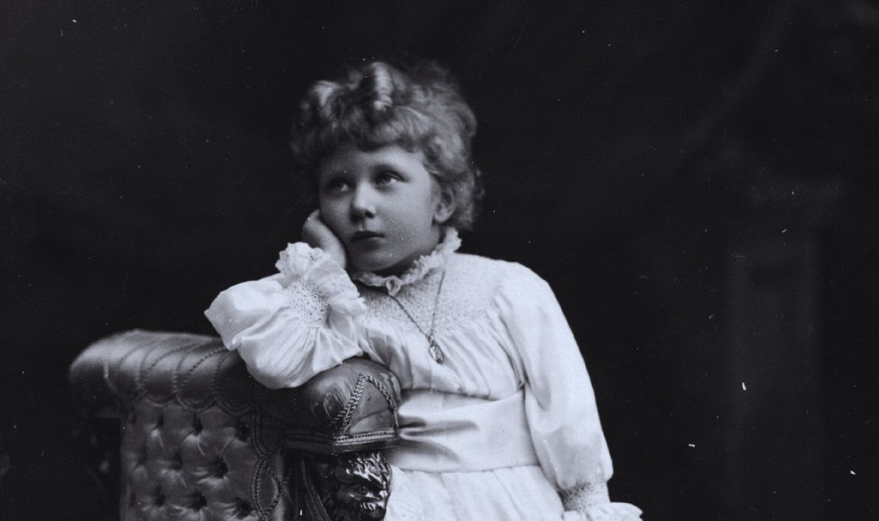 Gettyimages - 3285304, Princess Mary circa 1905: Princess Royal Mary (Victoria Alexandra Alice) Harewood (1897 - 1965), Countess of Harewood, only daughter of George V, seen here as a child.  