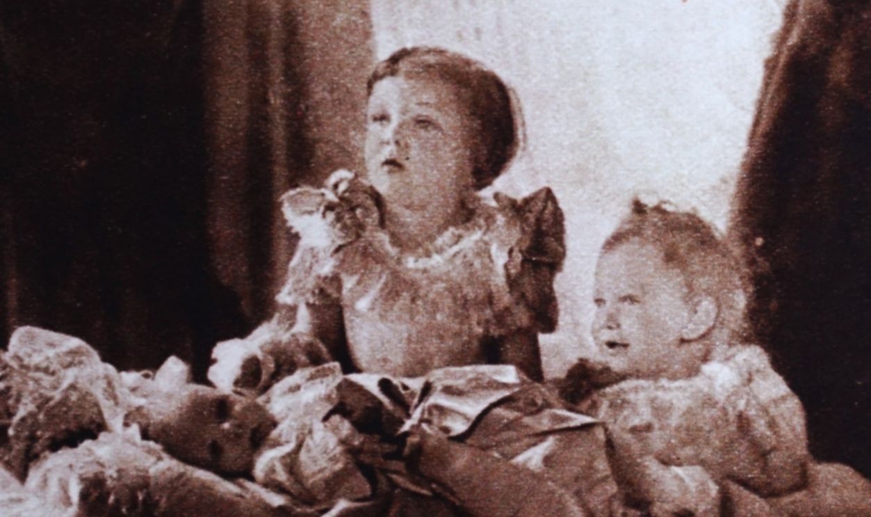 Gettyimages - 601101964, Princess Mary, Prince Edward and Prince Albert. Photographic portrait of Princess Mary (1897-1965), Prince Edward (1894-1972) and Prince Albert (1895-1952). Dated 19th Century.  