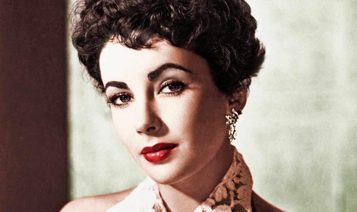 12 Famous Figures Who Were Buried With Their Most Intriguing Possessions