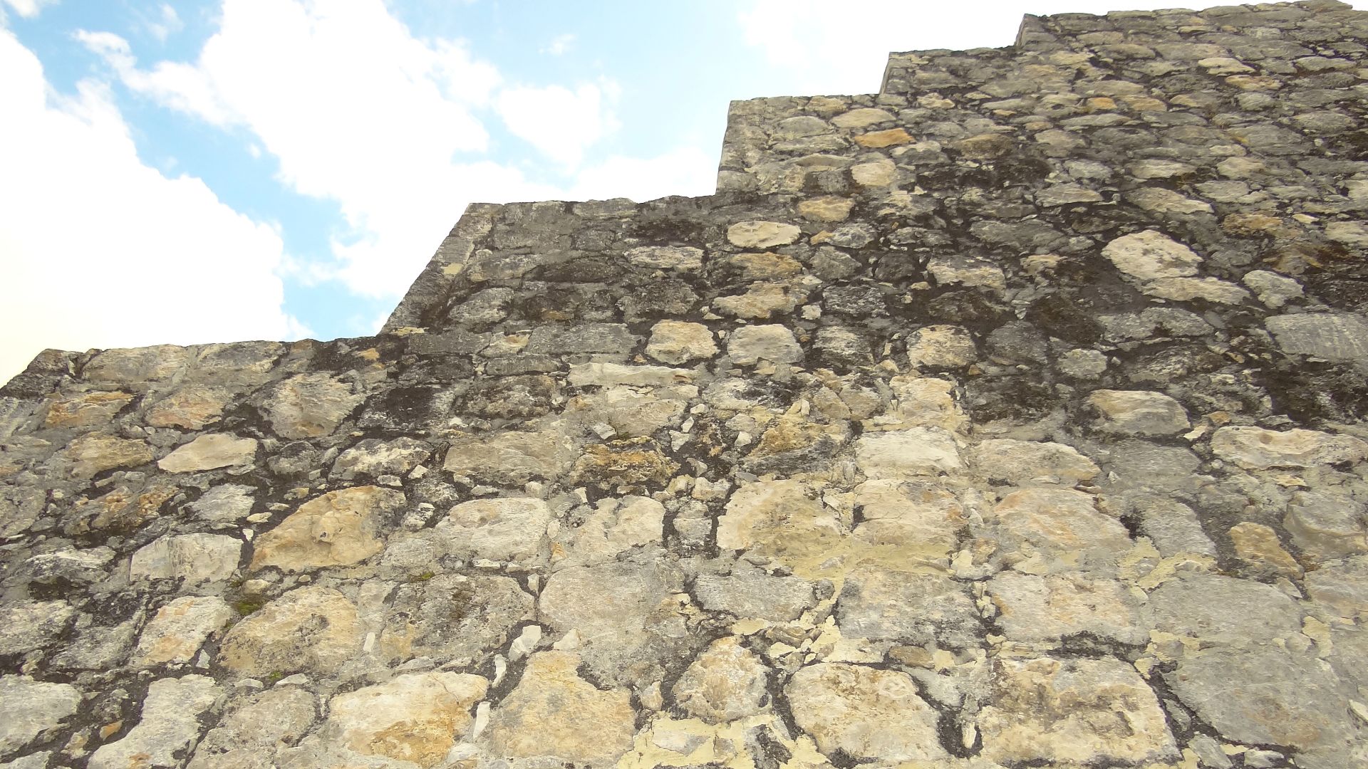 File:Detail of Stone Wall - Edzna Archaeological Site - Campeche State - Mexico.jpg