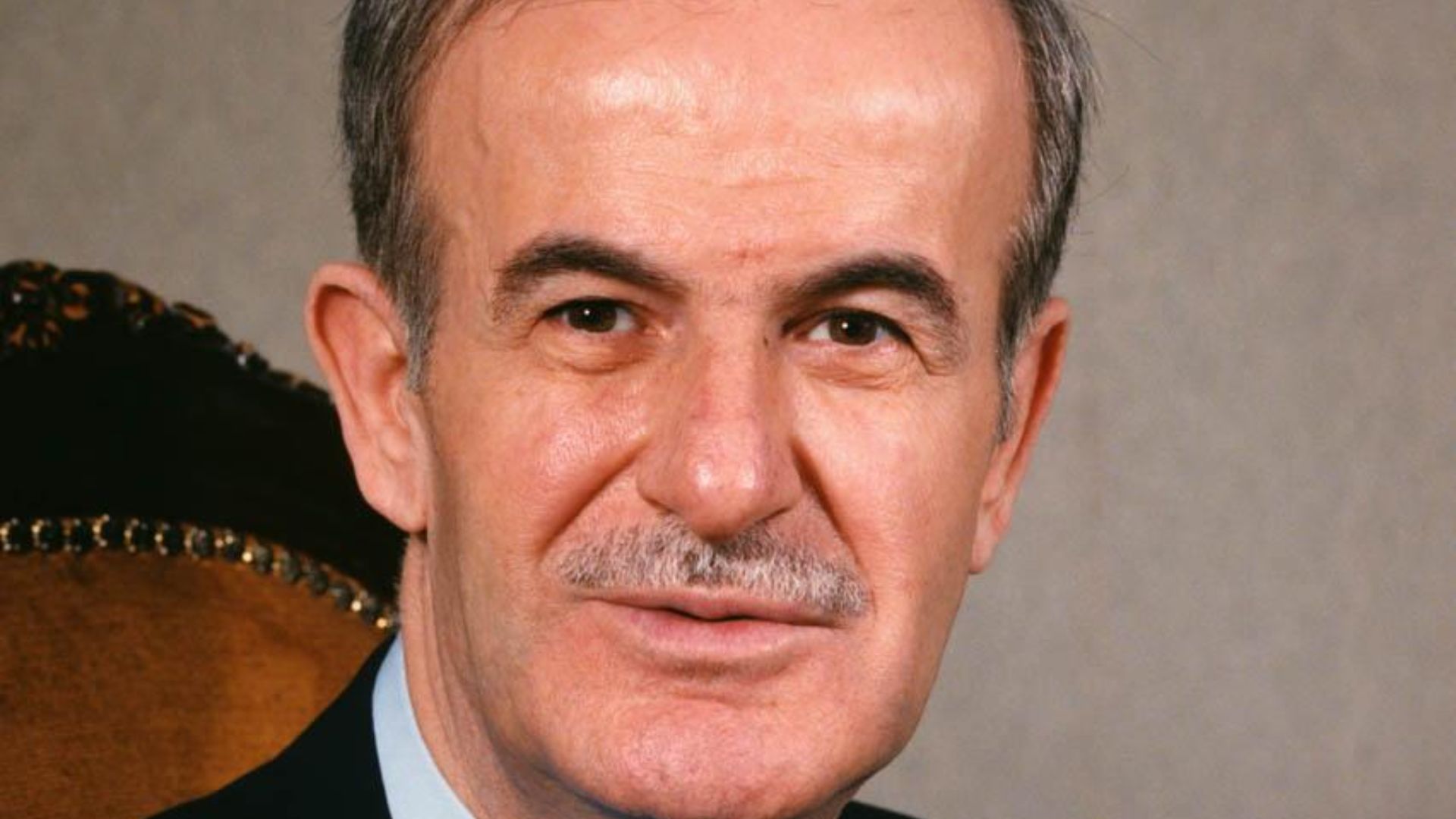 File:Hafez al-Assad official portrait.jpg