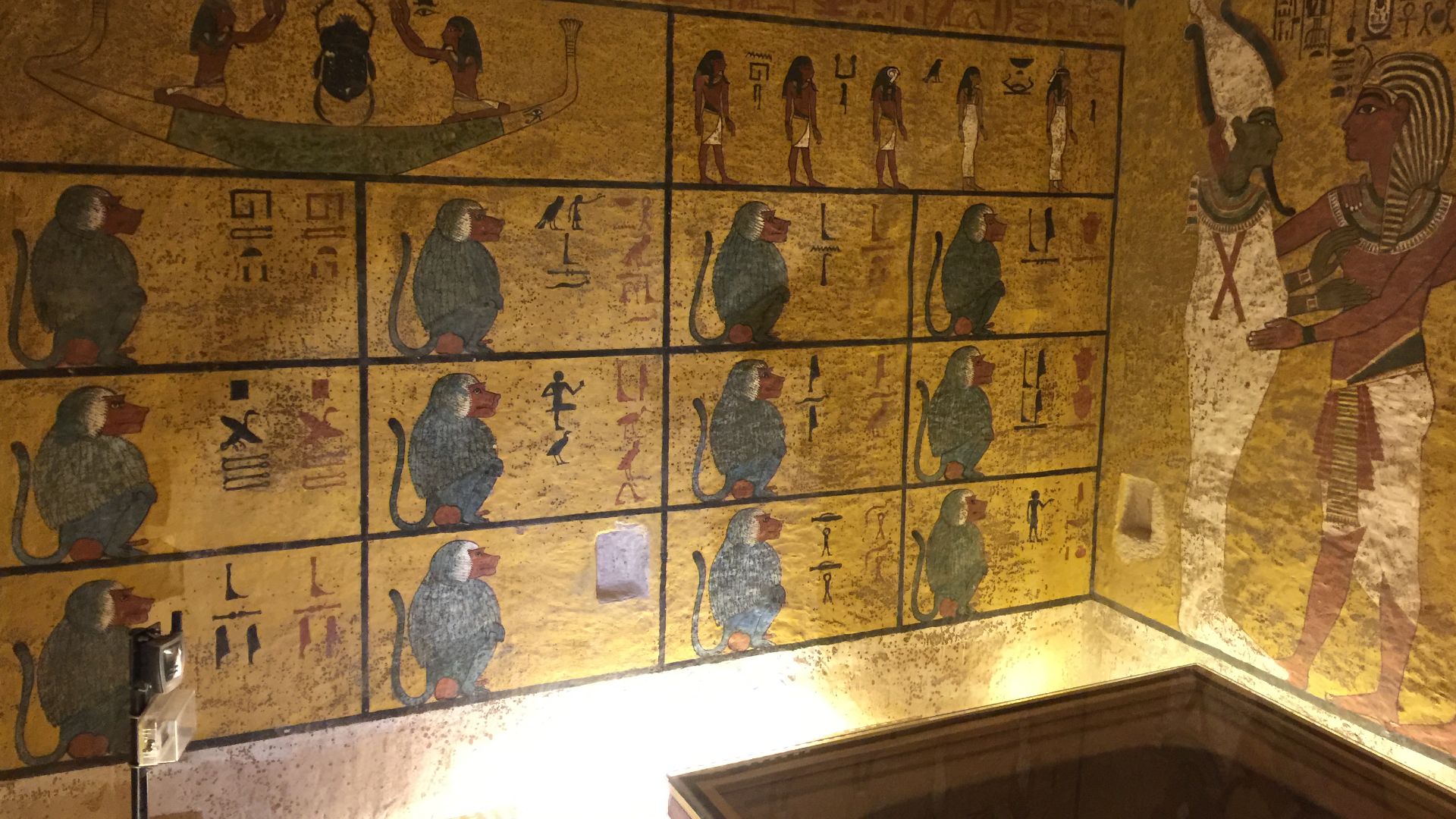 File:Inside Pharaoh Tutankhamun's tomb, 18th dynasty.jpg