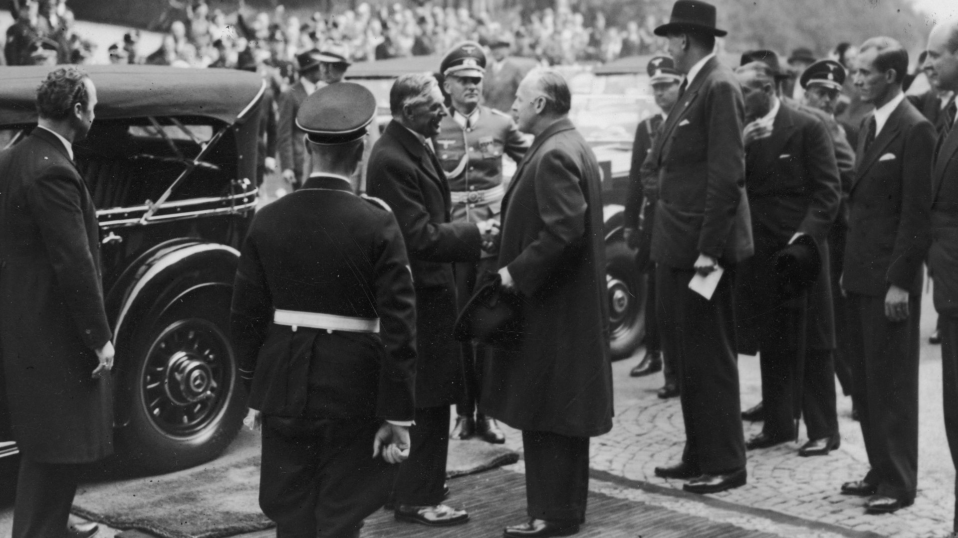 Note! The location and date in the filename are incorrect.
Munich Agreement; Godesberg Memorandum, Arrival of Chamberlain.  Neville Chamberlain (British Prime Minister), Joachim von Ribbentrop (Minister of Foreign Affairs of Nazi Germany from 1938 to 1945