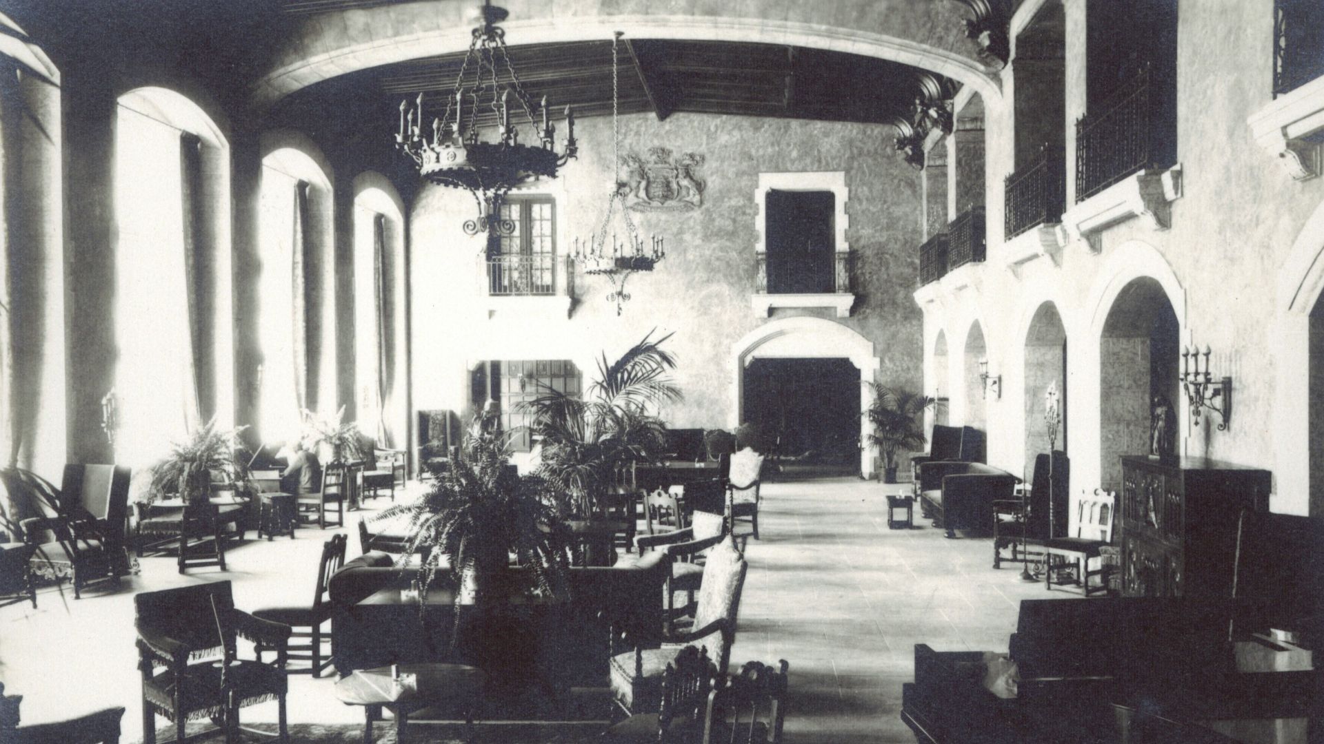 On Front: [printer's no.] 835
Description: Interior view of lounge area, Banff Springs Hotel, Banff, Alberta.