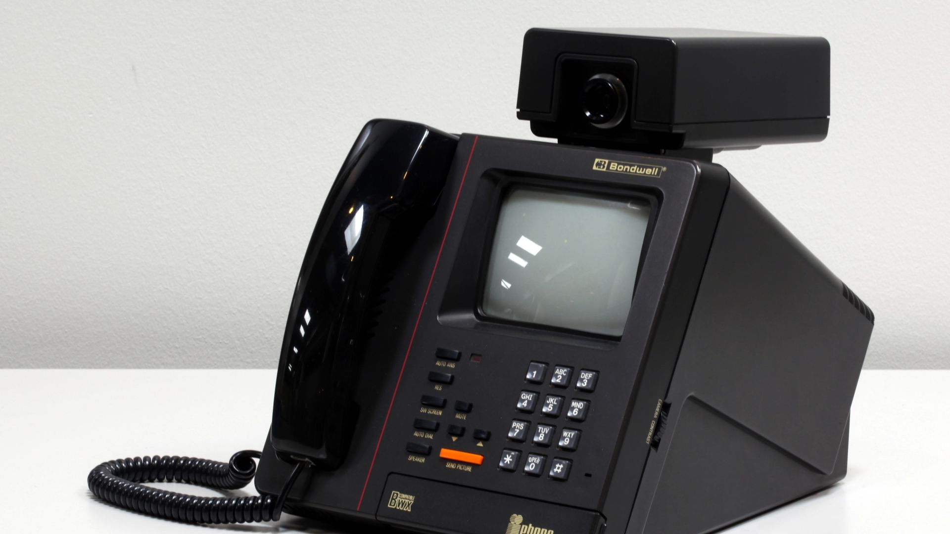 Bondwell iiPhone visiophone.

On display at the Musée Bolo, EPFL, Lausanne.