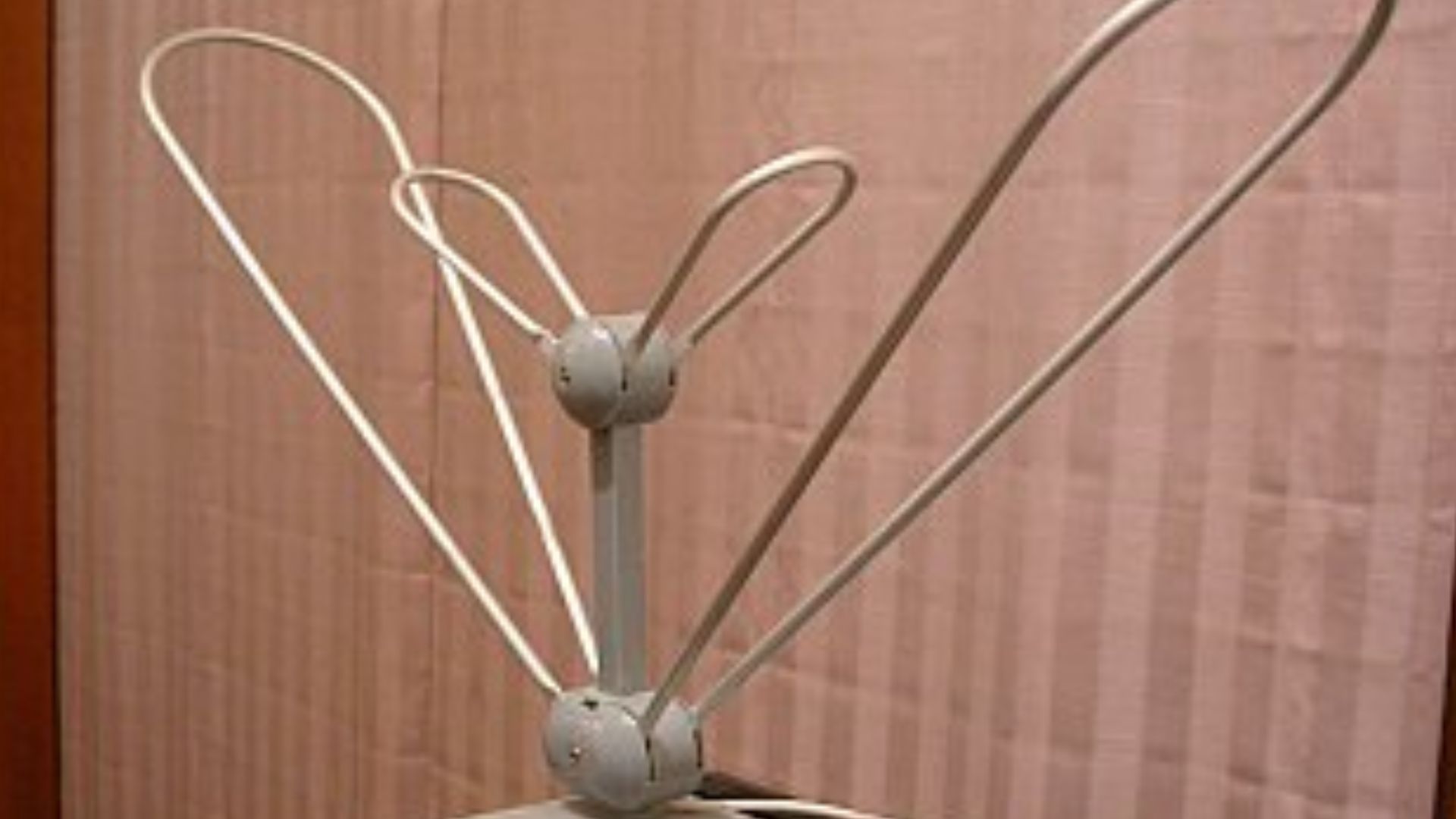 TV set-top indoor antenna (also known as