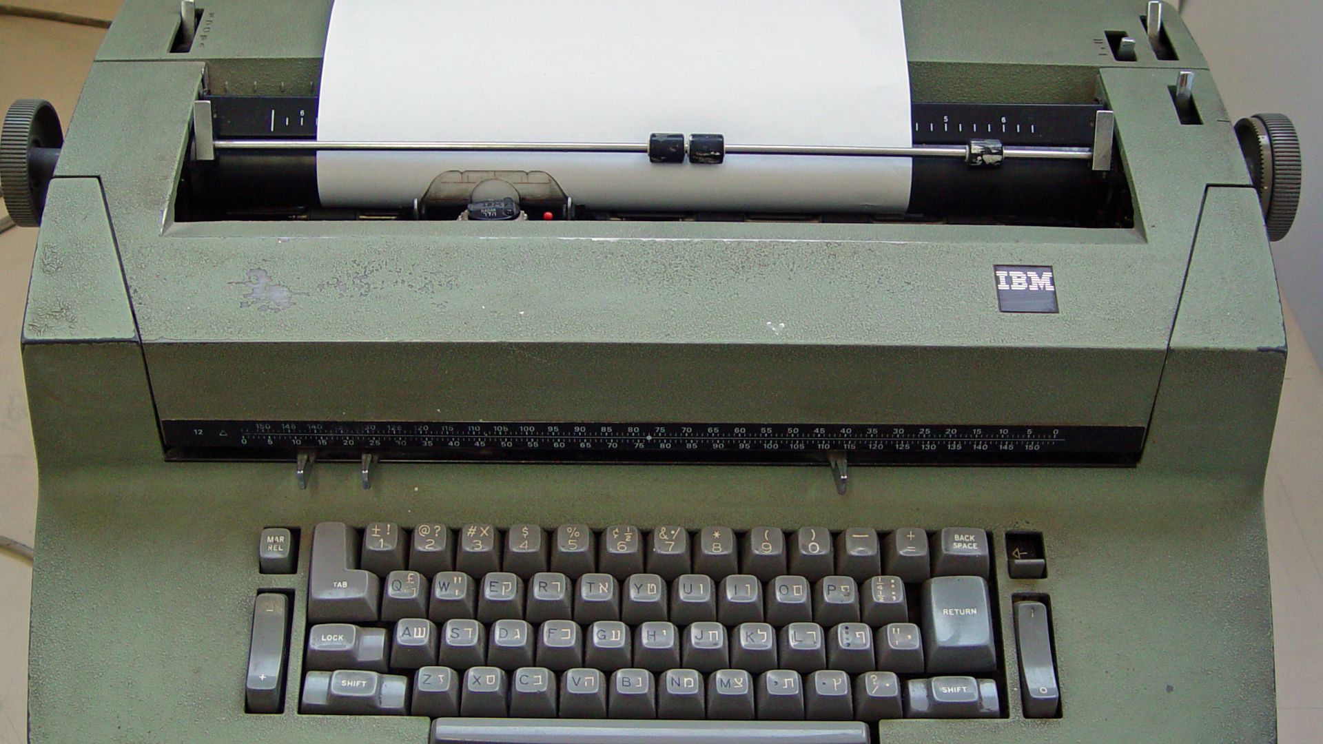 IBM Selectric II typewriter (dual Latin/Hebrew typeball and keyboard)