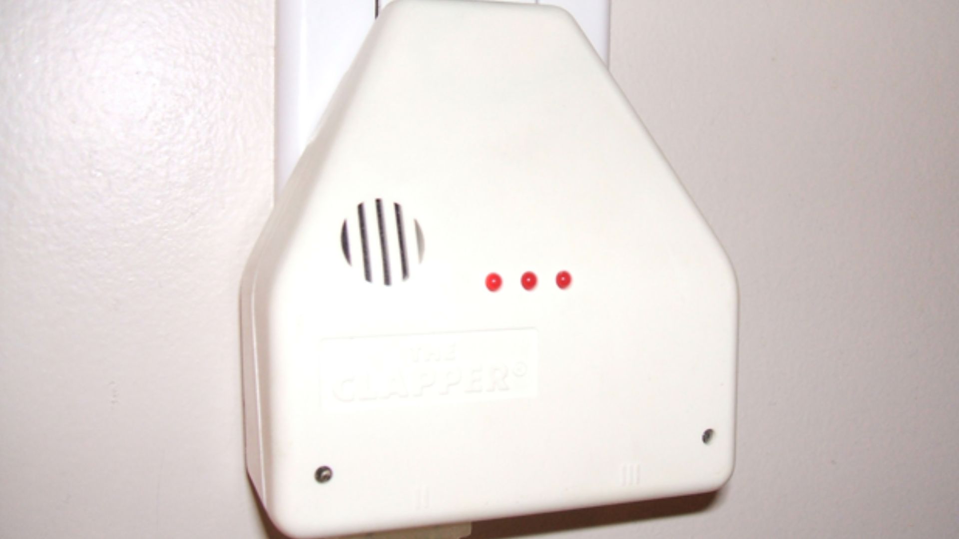 This is an image of The Clapper which I took myself on June 12, 2007. w:User talk:CharlesCharles 23:22, 12 June 2007 (UTC)