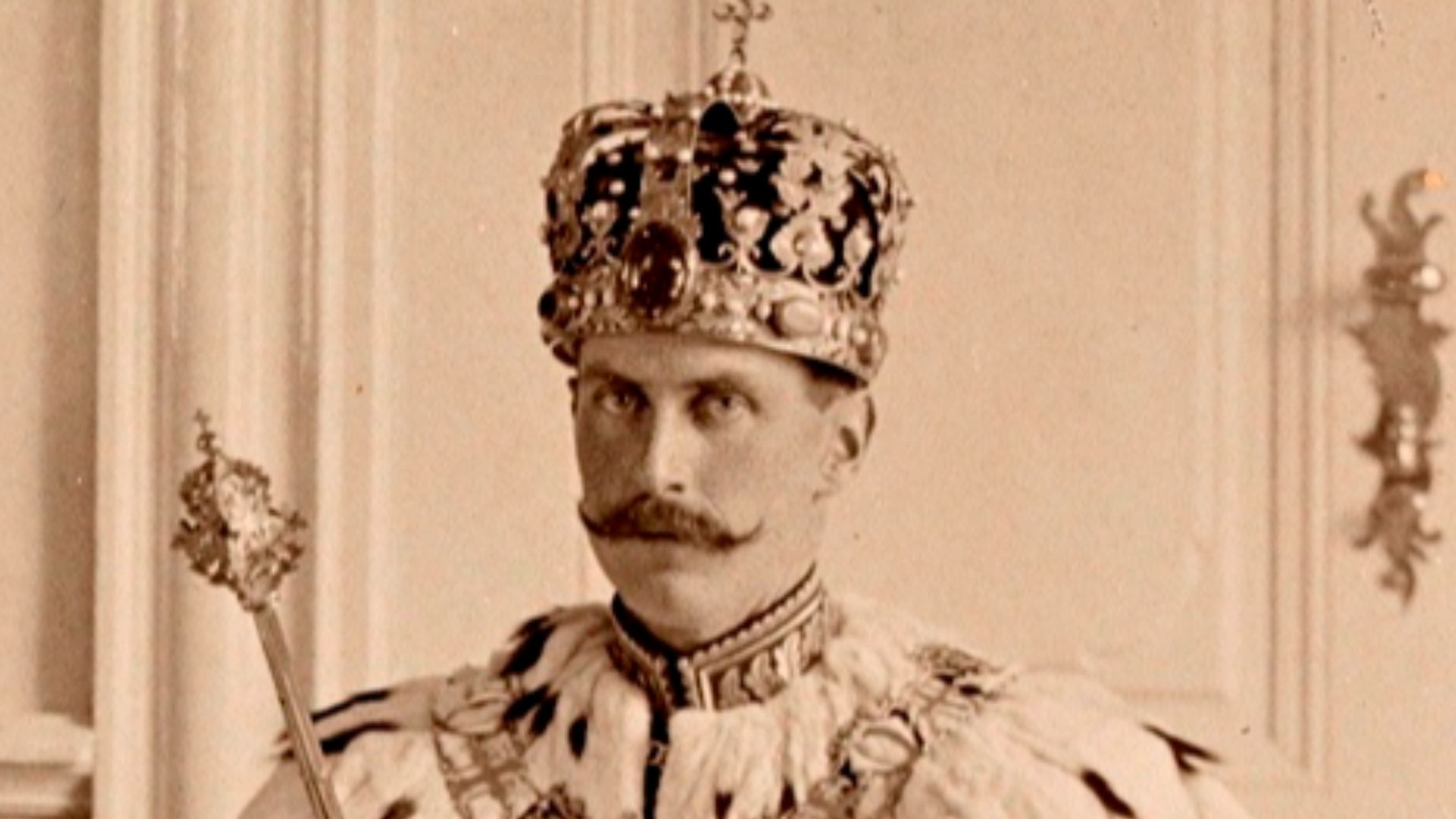 King Haakon VII with his regalia