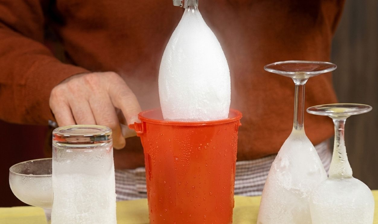 Screenshot from Ronco Glass Froster ad