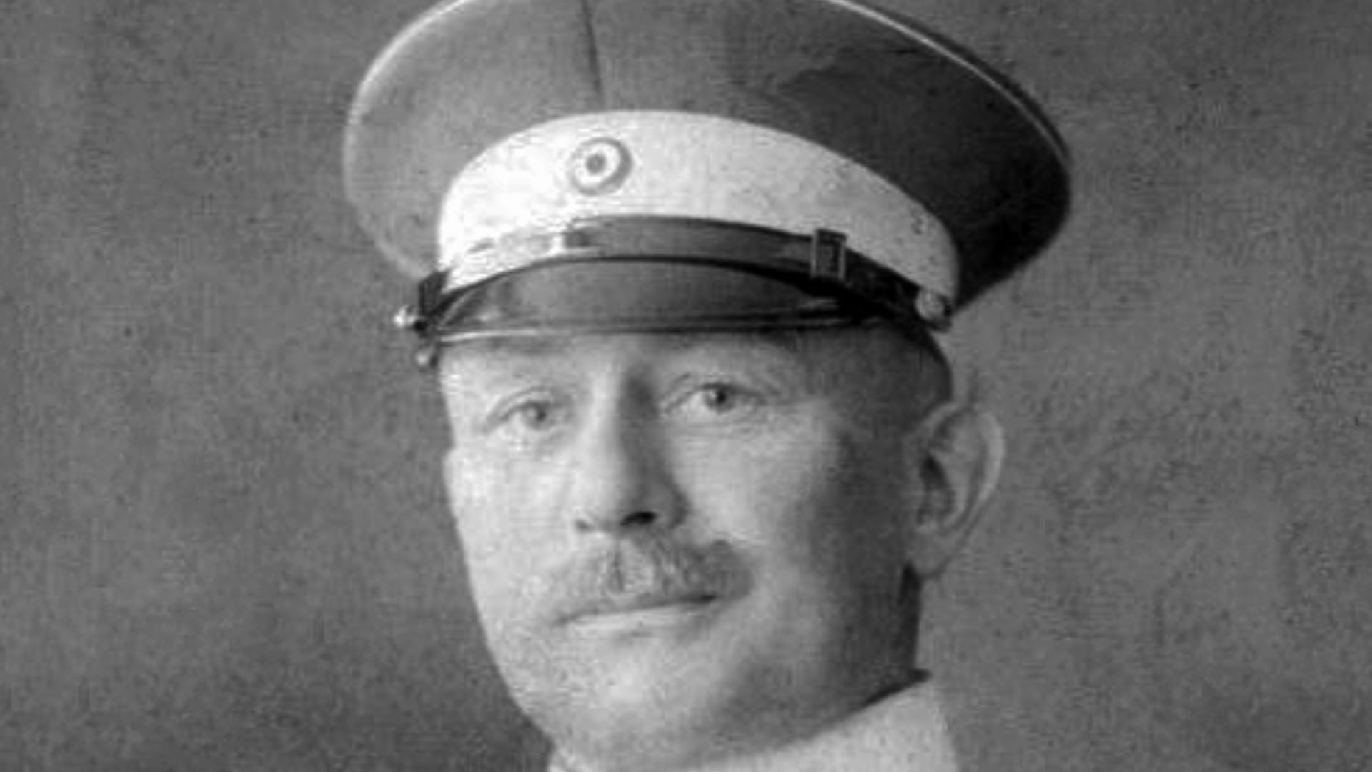 For documentary purposes the German Federal Archive often retained the original image captions, which may be erroneous, biased, obsolete or politically extreme. Oberstleutnant v. Lettow-Vorbeck